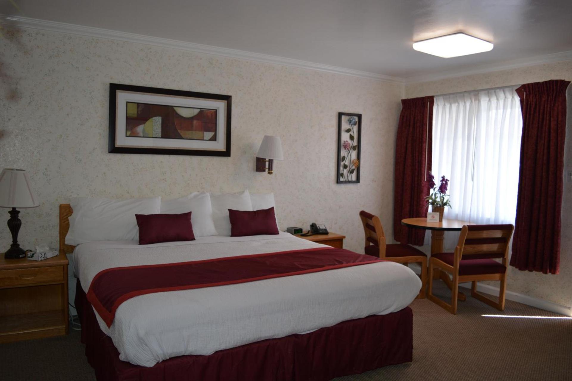 Travelers Inn photo 13