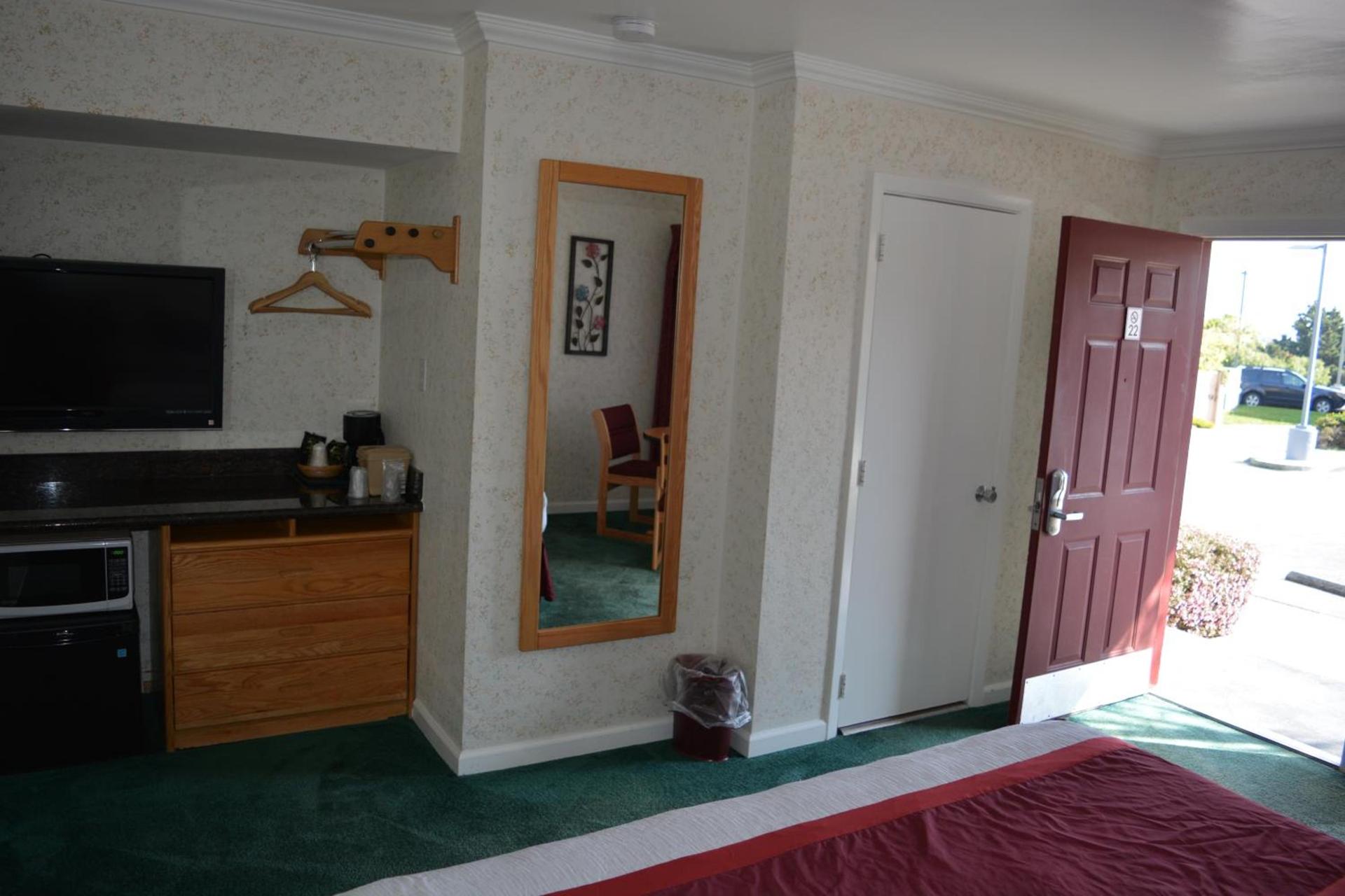 Travelers Inn photo 14