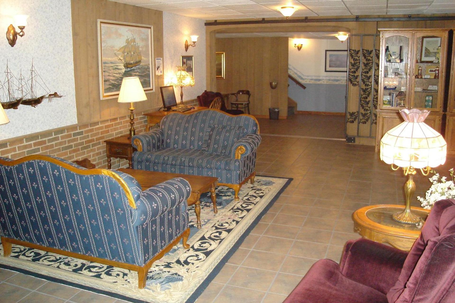 Lighthouse Inn - Two Rivers photo 13