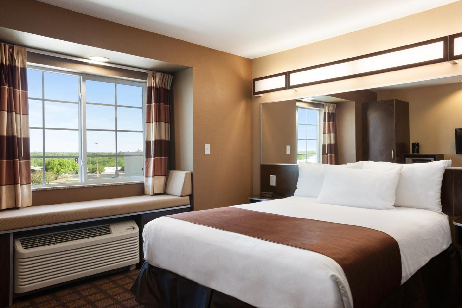 Microtel Inn & Suites by Wyndham photo 7