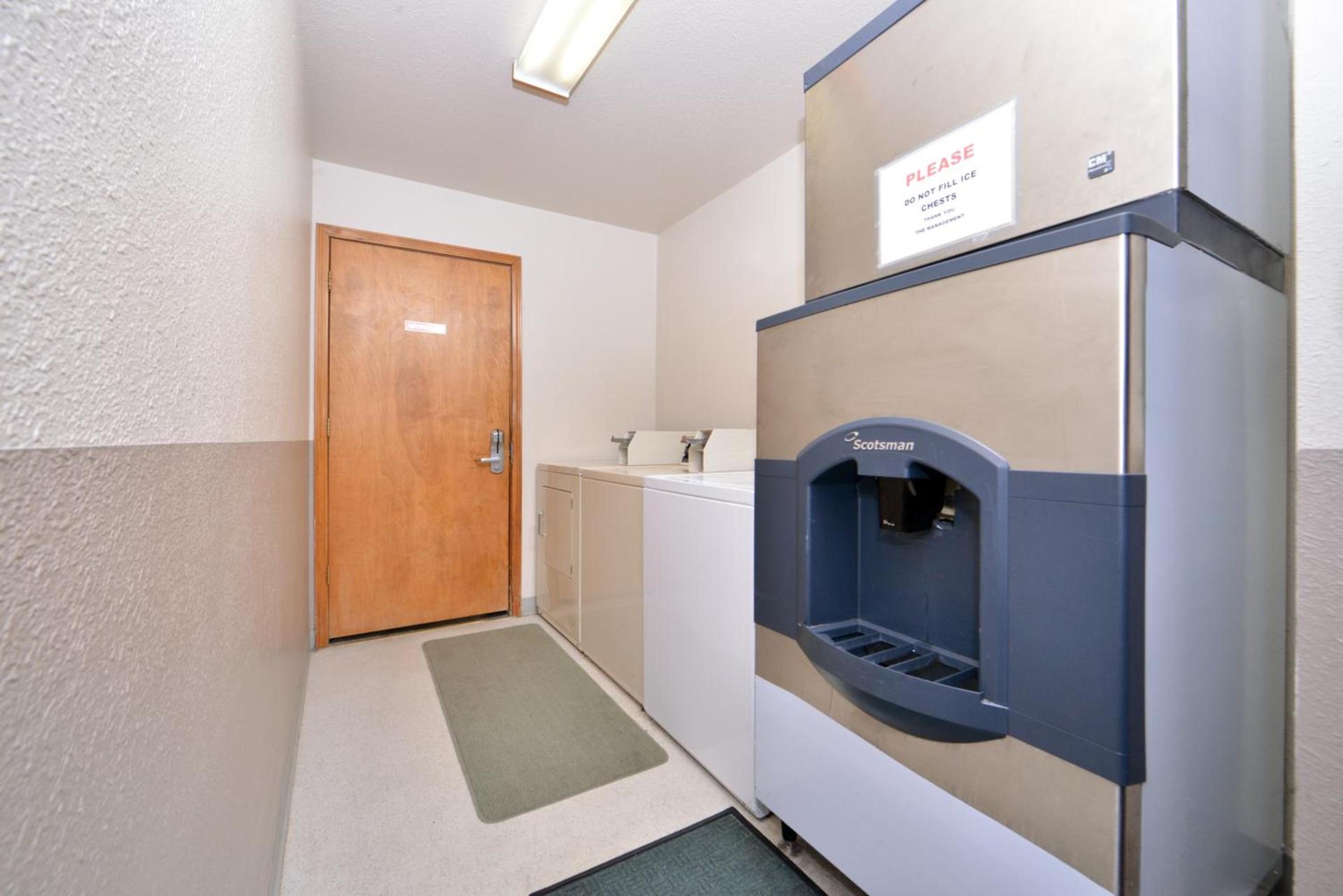 Americas Best Value Inn Burns photo 26