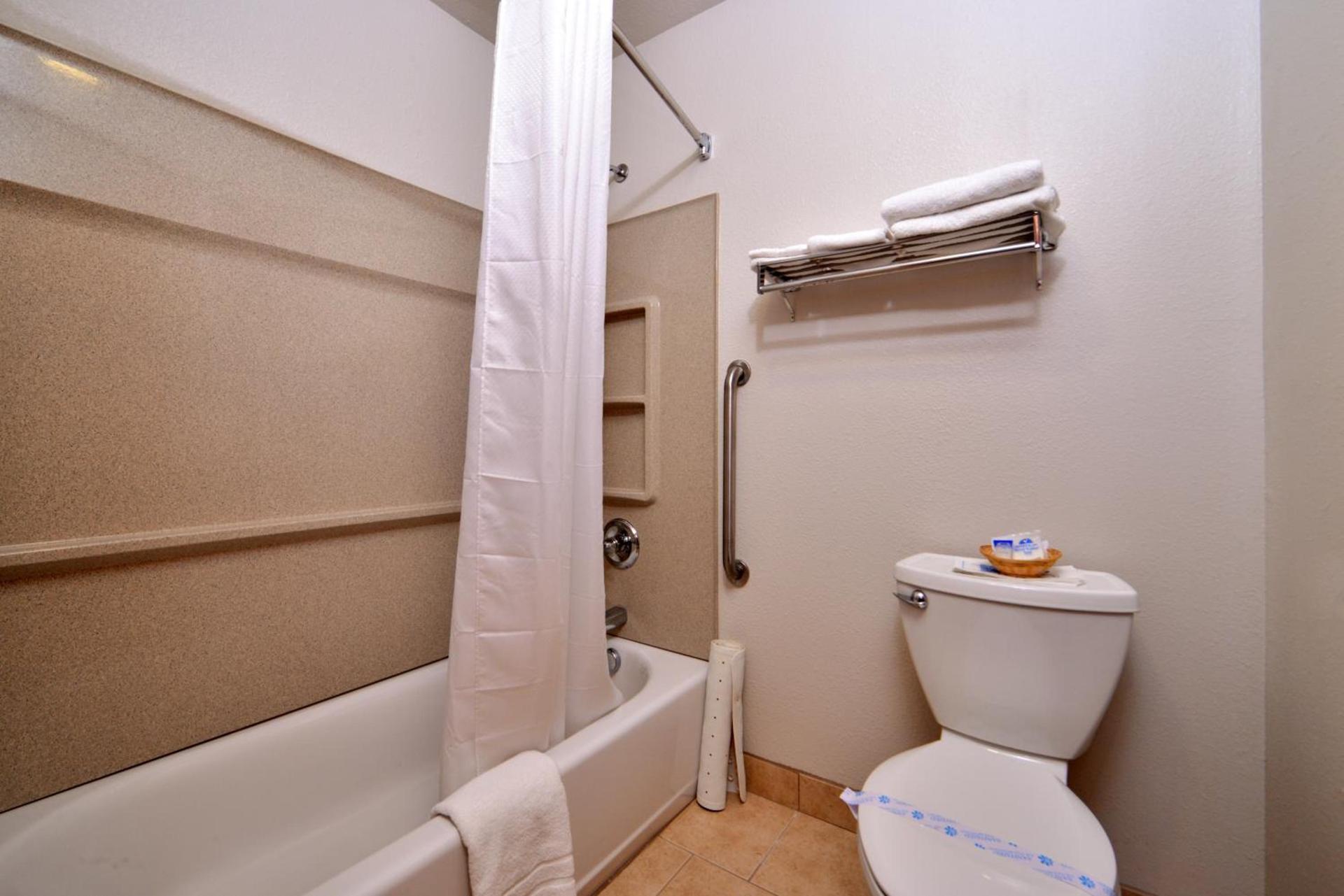 Americas Best Value Inn Burns photo 30