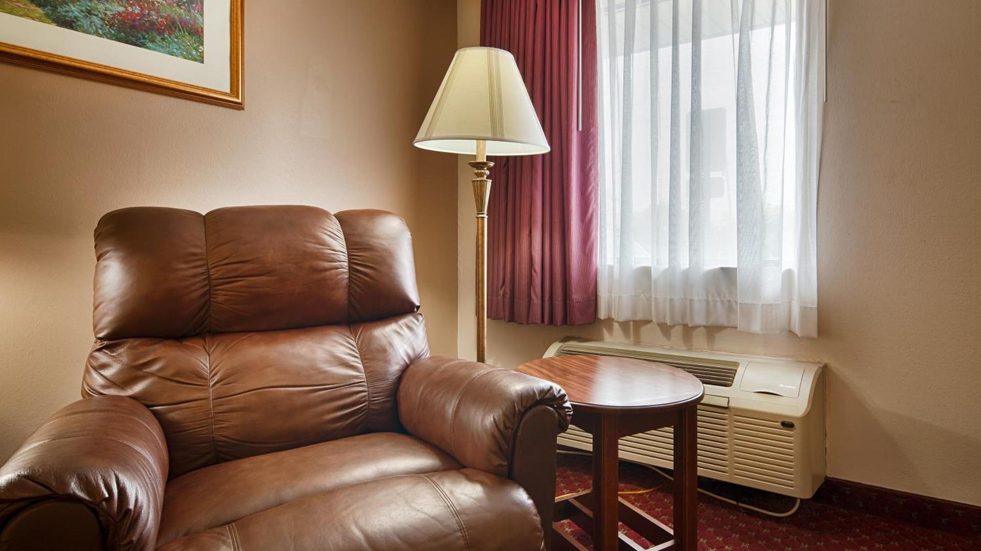 Super 8 by Wyndham McGehee photo 23