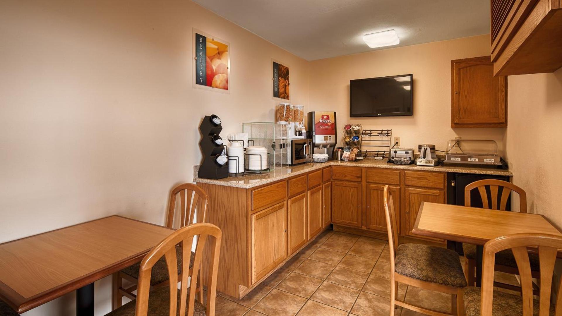 Super 8 by Wyndham McGehee photo 21