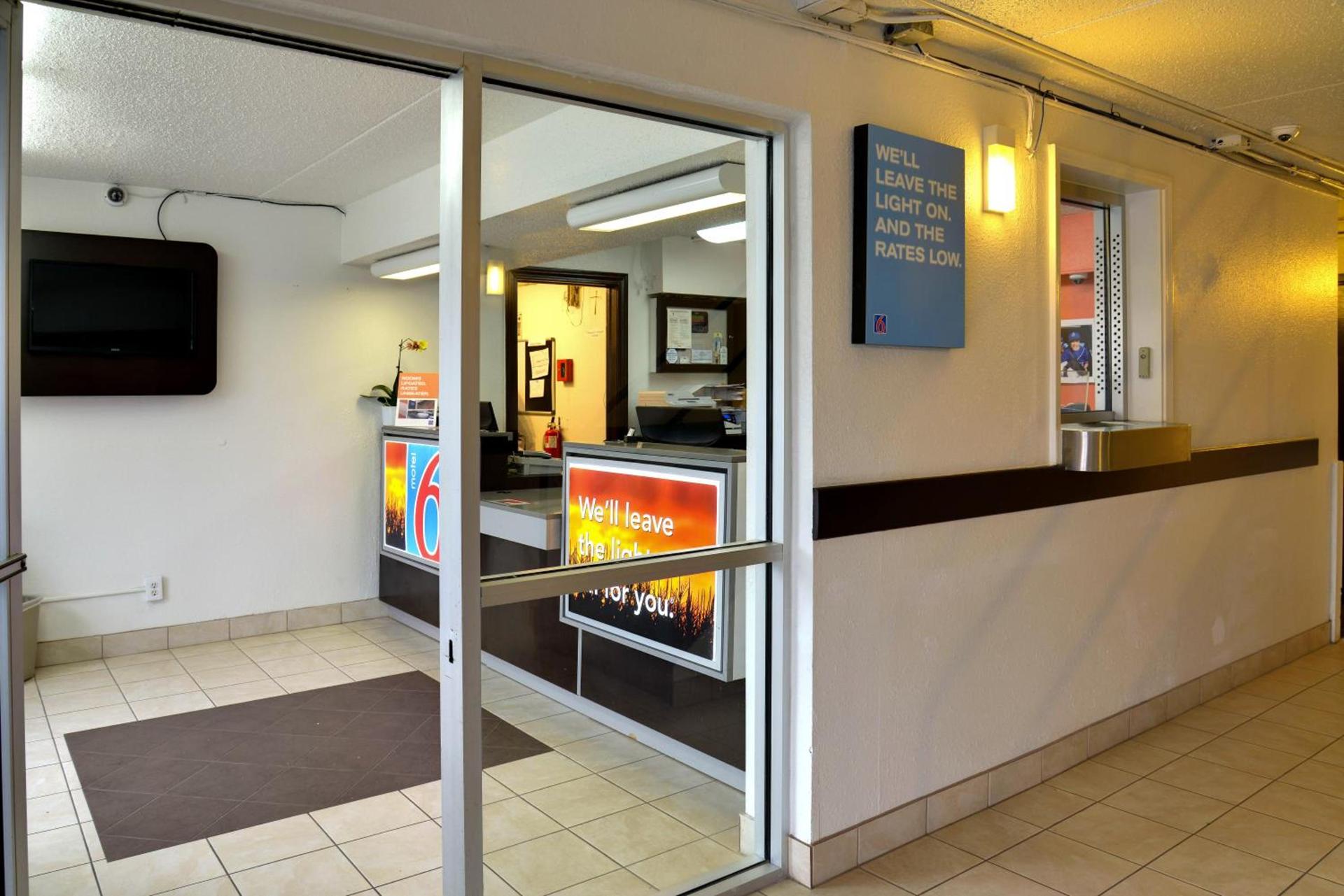 Motel 6-Toledo, OH photo 9