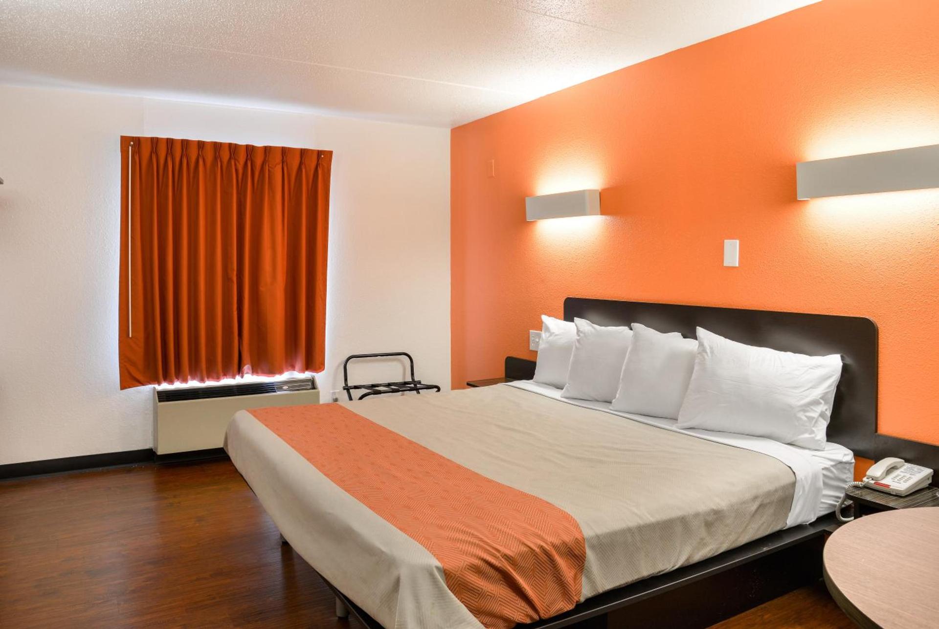 Motel 6-Toledo, OH photo 10