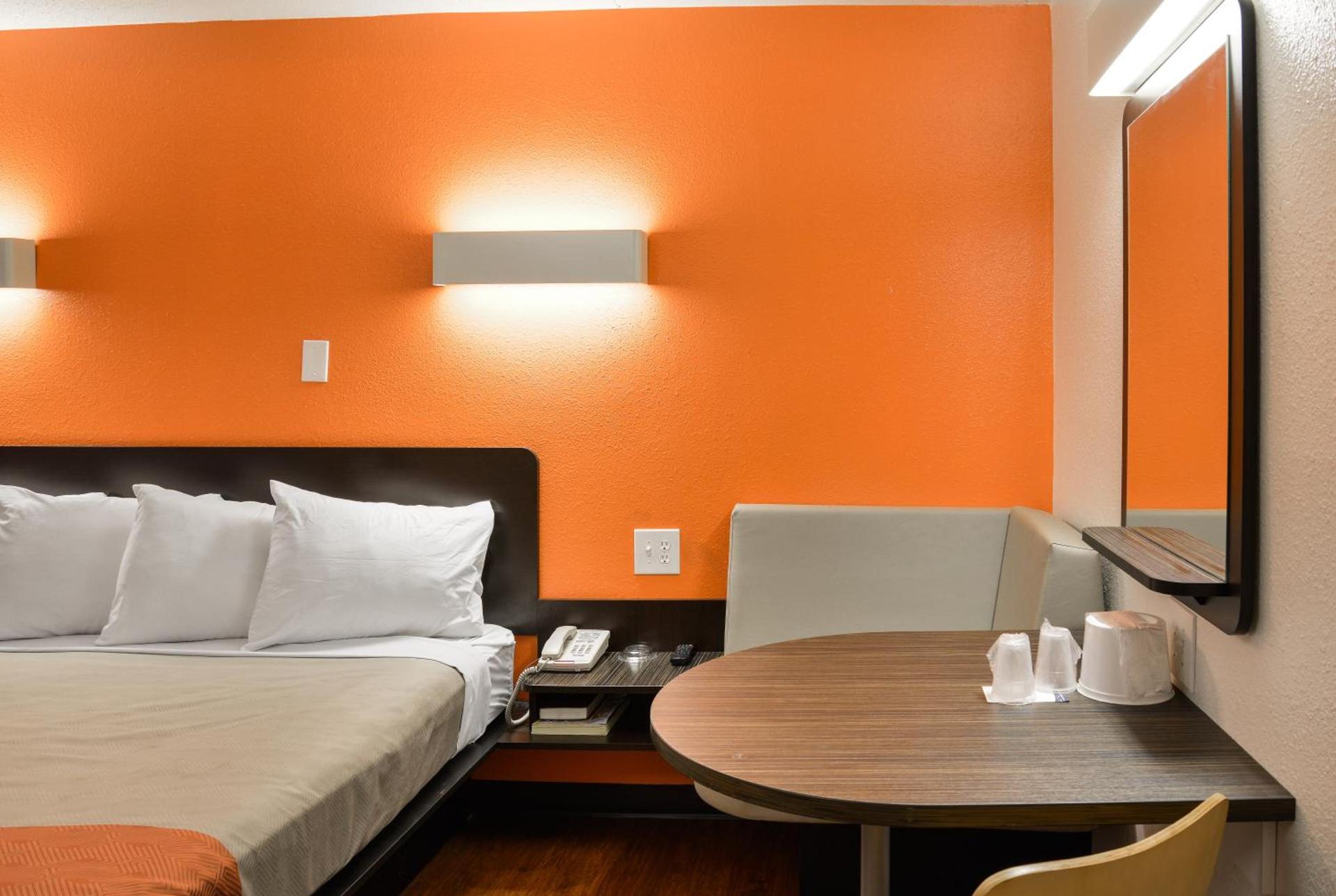 Motel 6-Toledo, OH photo 11