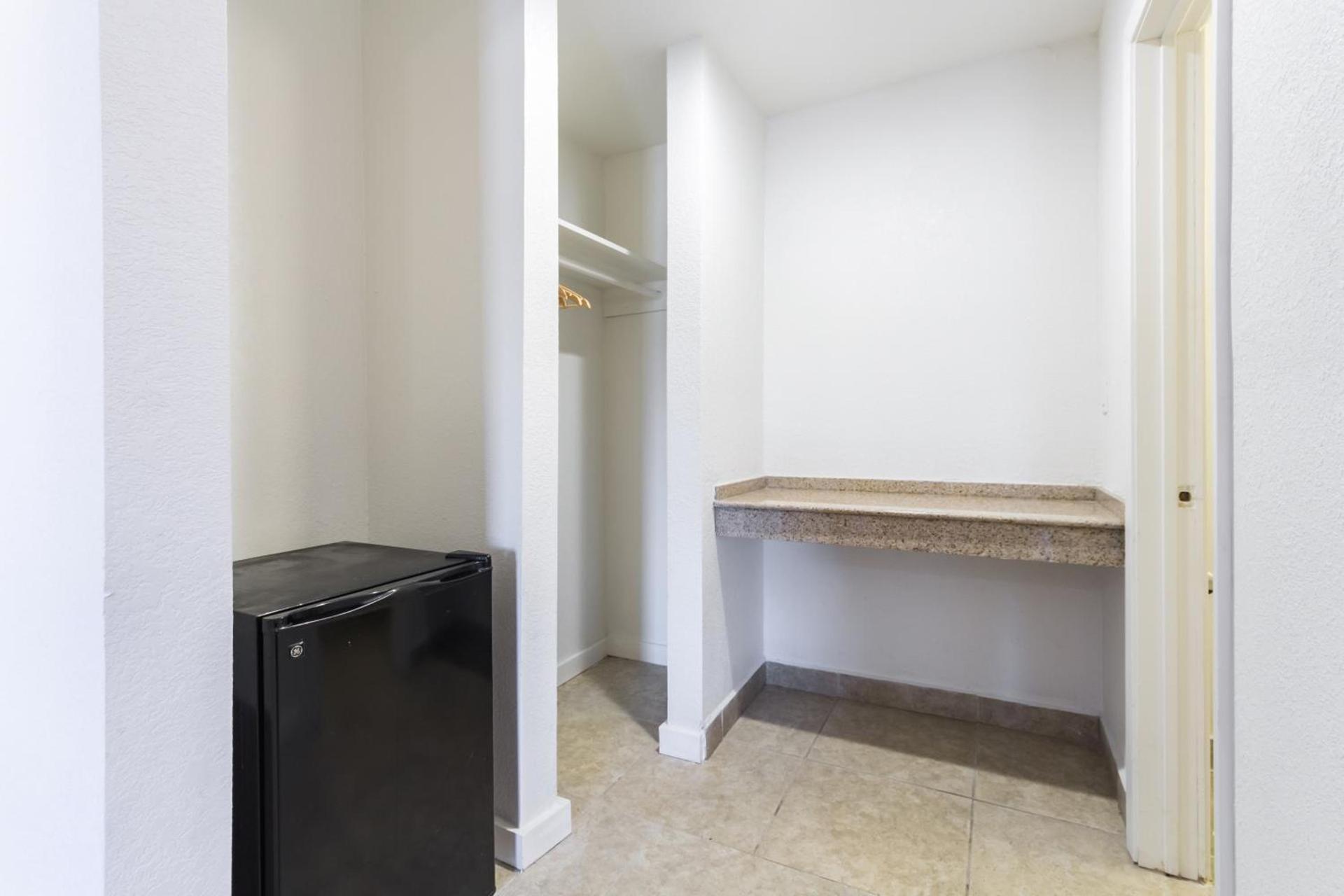 Motel 6-Fort Worth, TX - Seminary photo 29