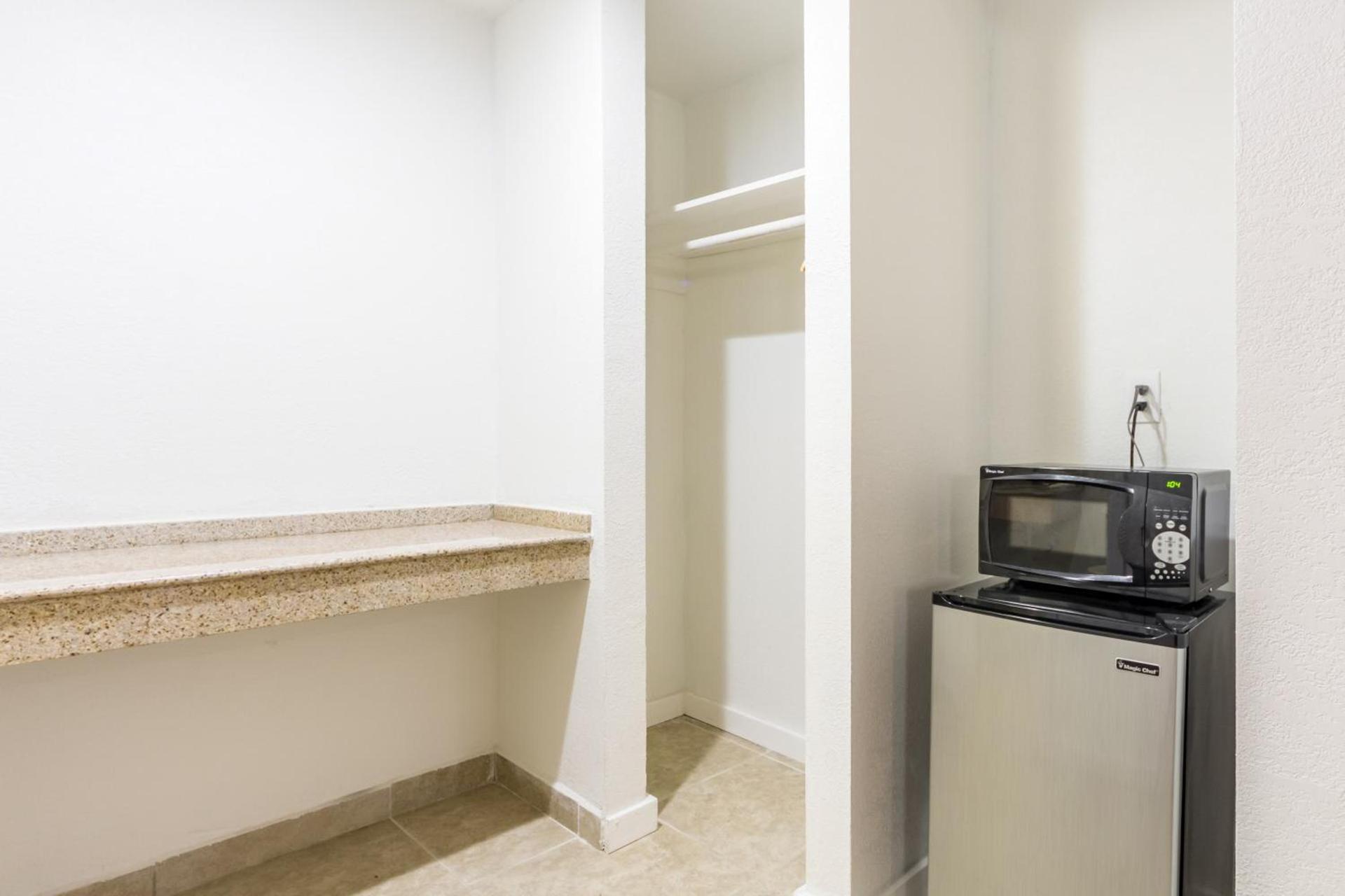 Motel 6-Fort Worth, TX - Seminary photo 30