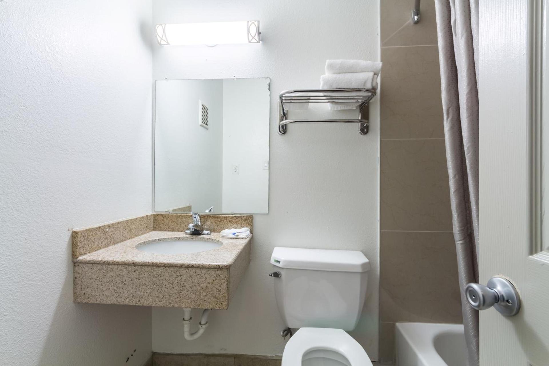 Motel 6-Fort Worth, TX - Seminary photo 31