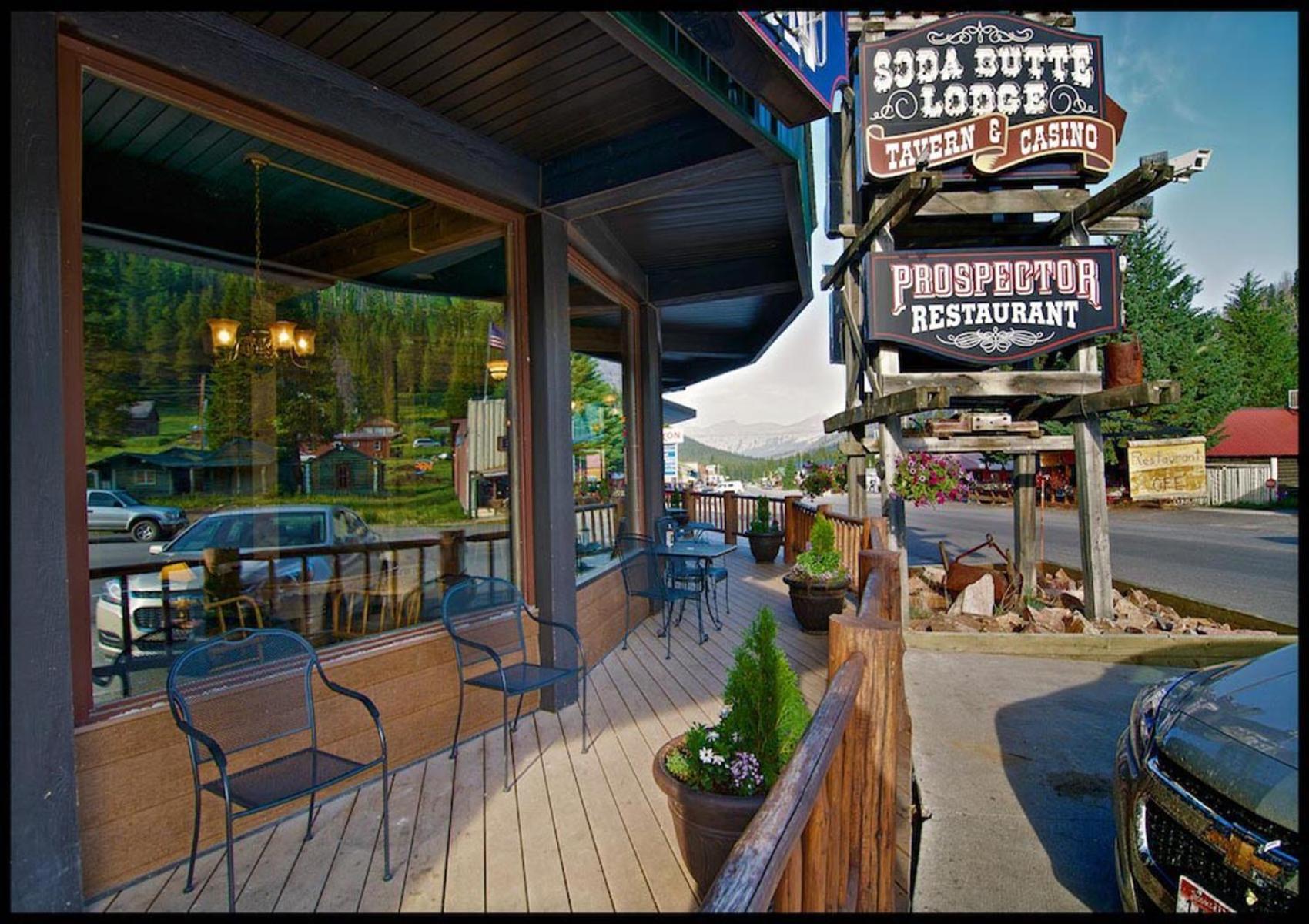 Soda Butte Lodge photo 16