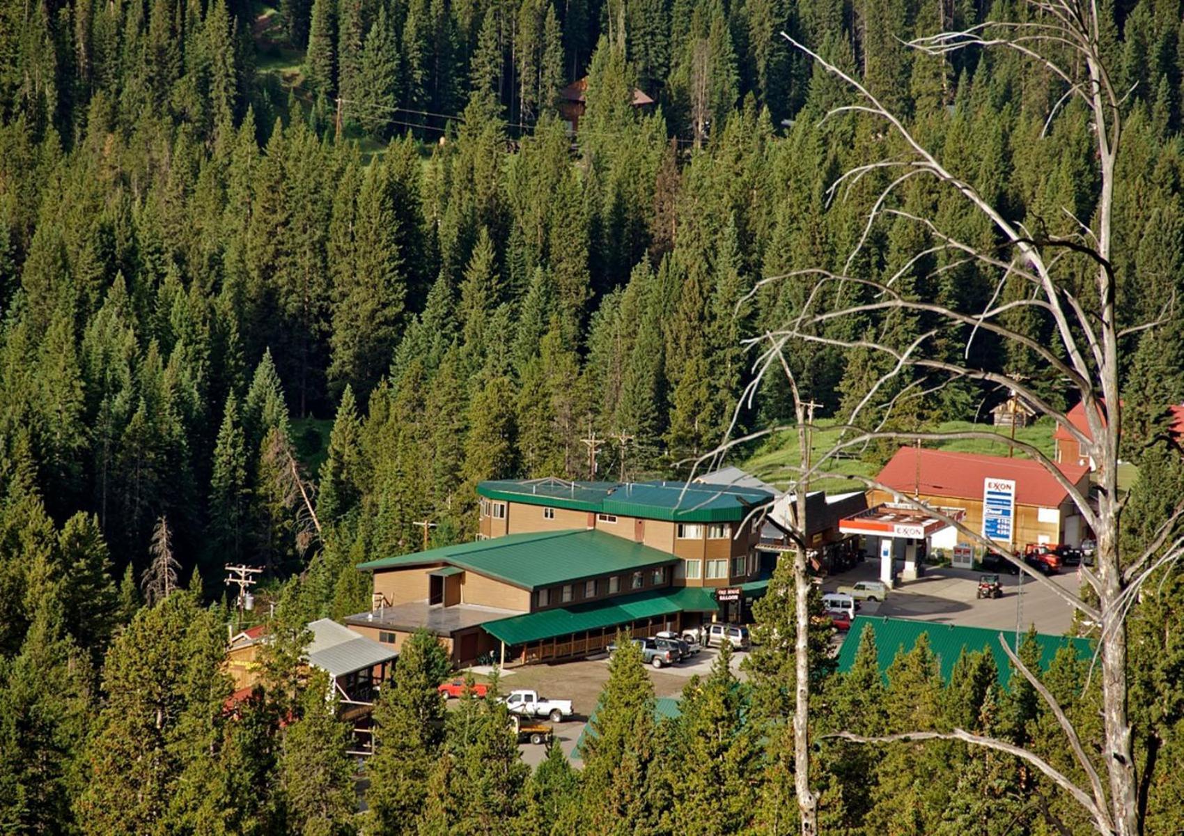 Soda Butte Lodge photo 10