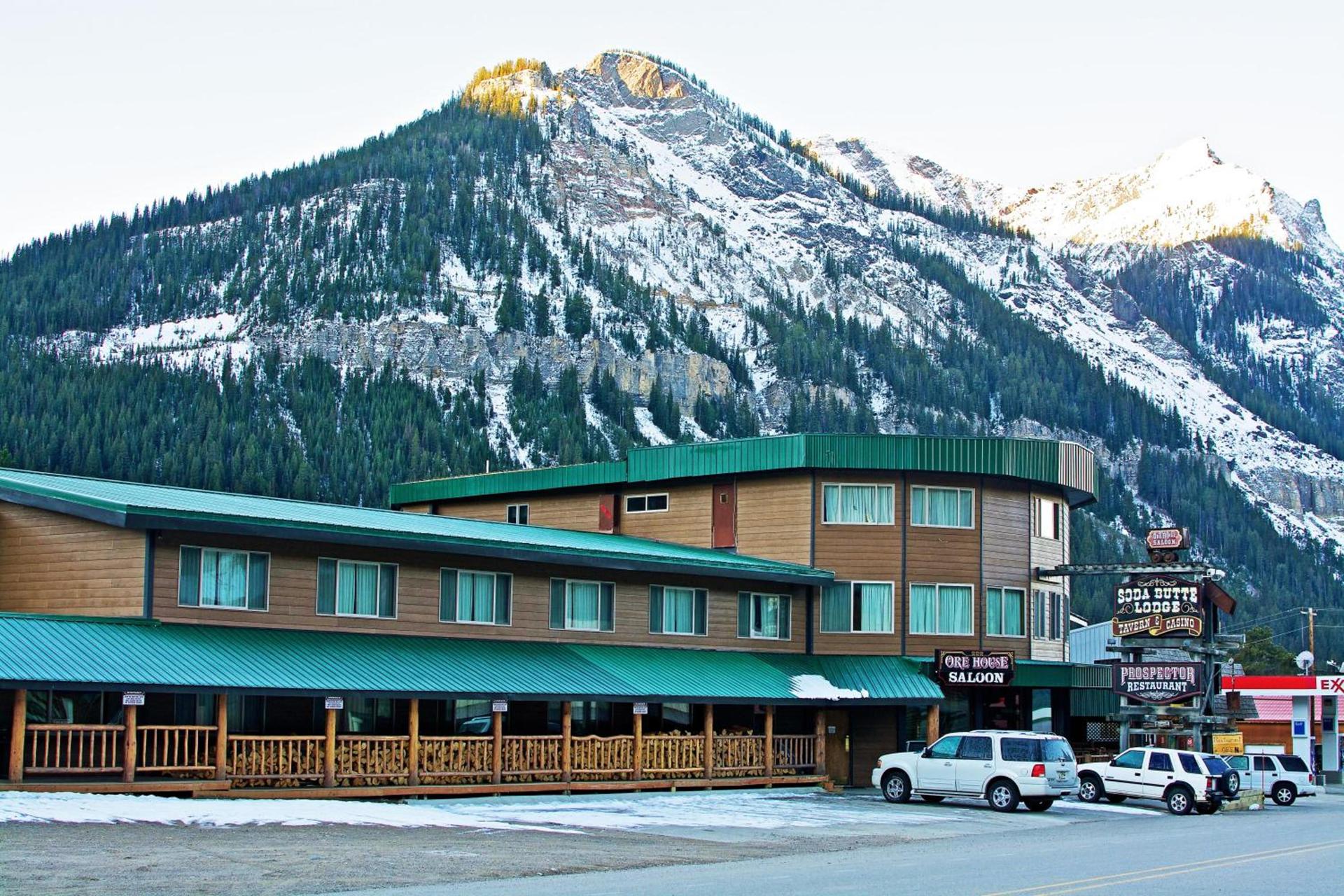 Soda Butte Lodge photo 11