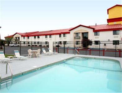 Ramada by Wyndham Columbia photo 35