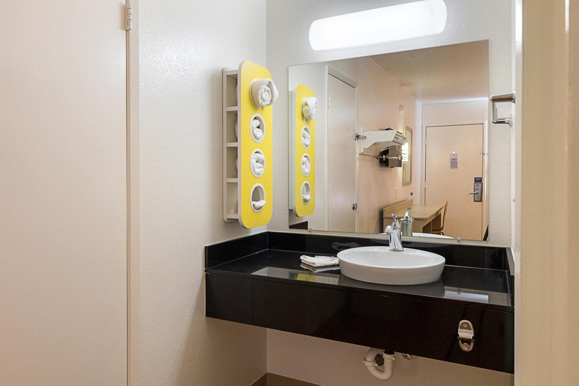 Motel 6-Mcallen, TX photo 32