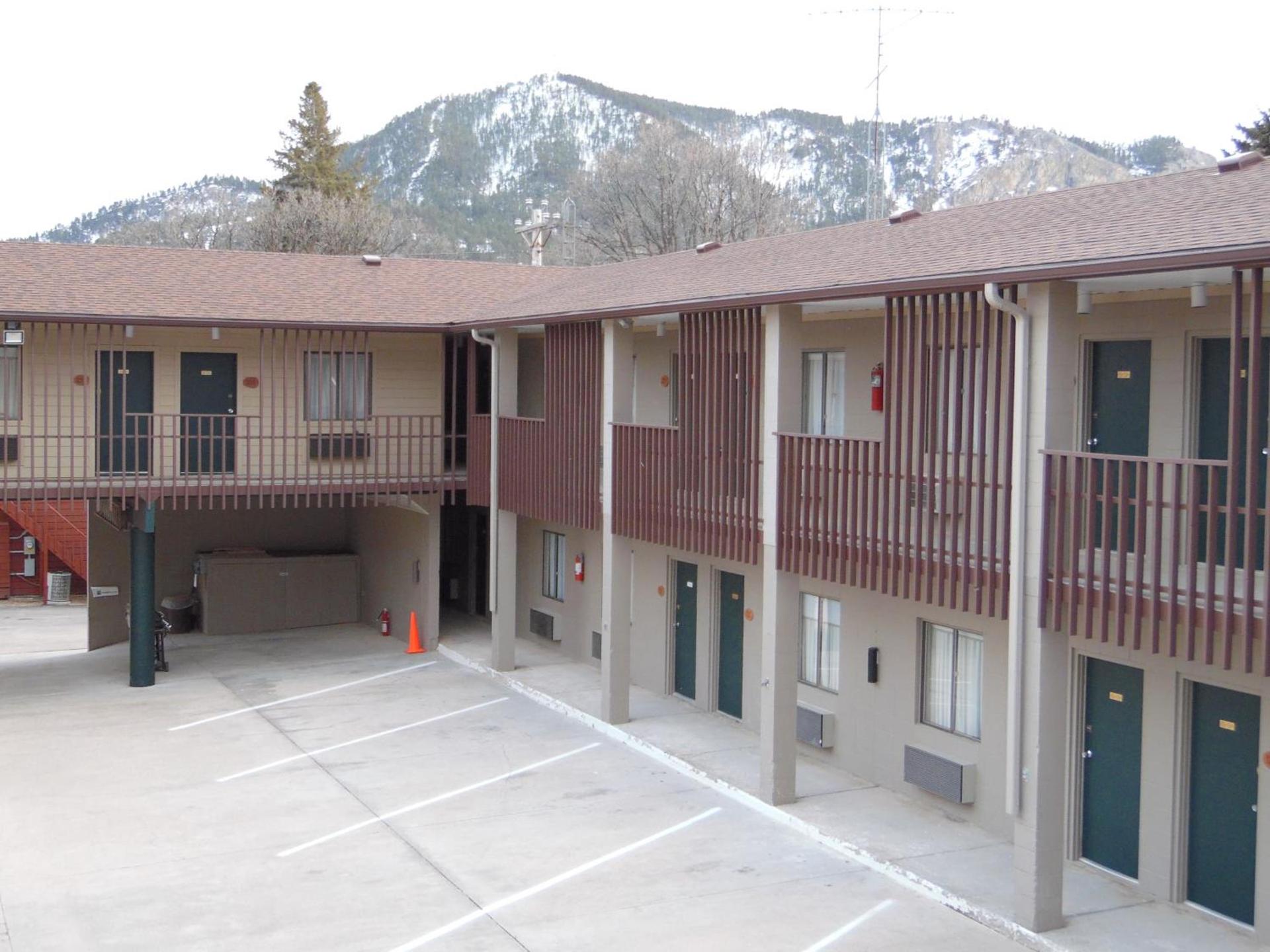 Bear Lodge Motel photo 43