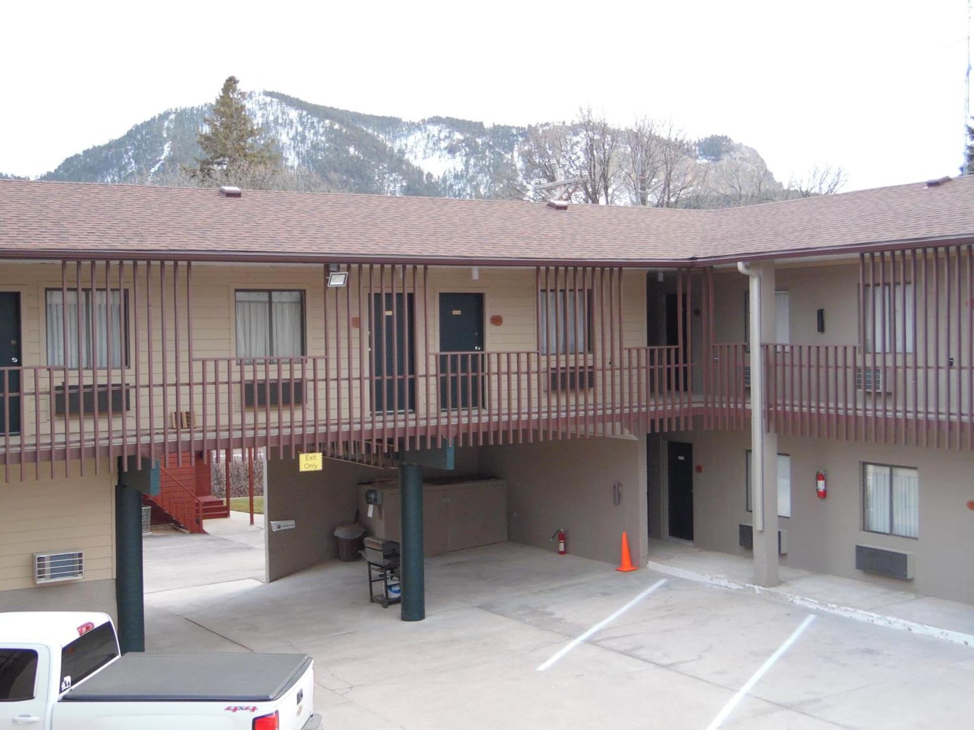 Bear Lodge Motel photo 45