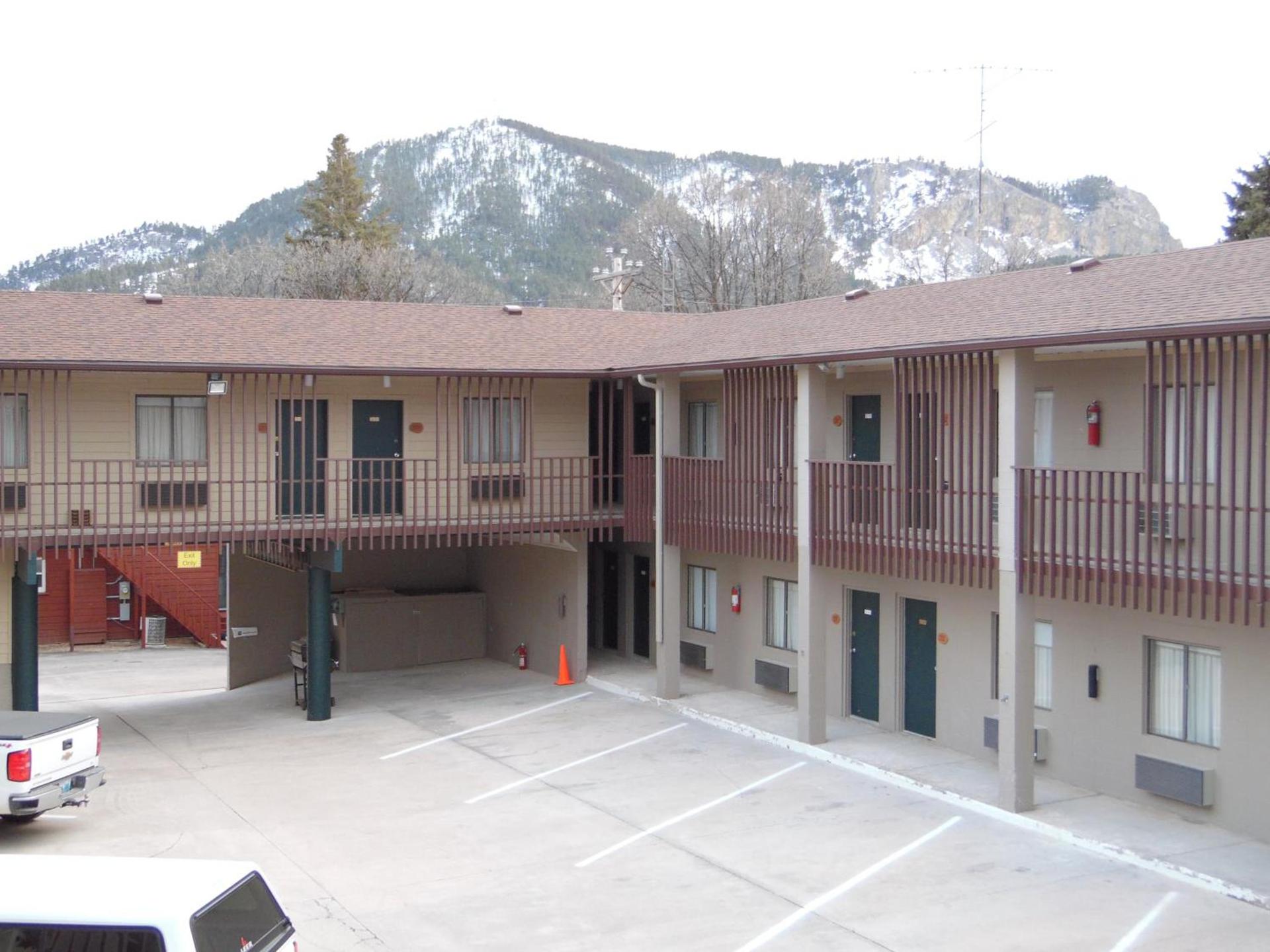 Bear Lodge Motel photo 46