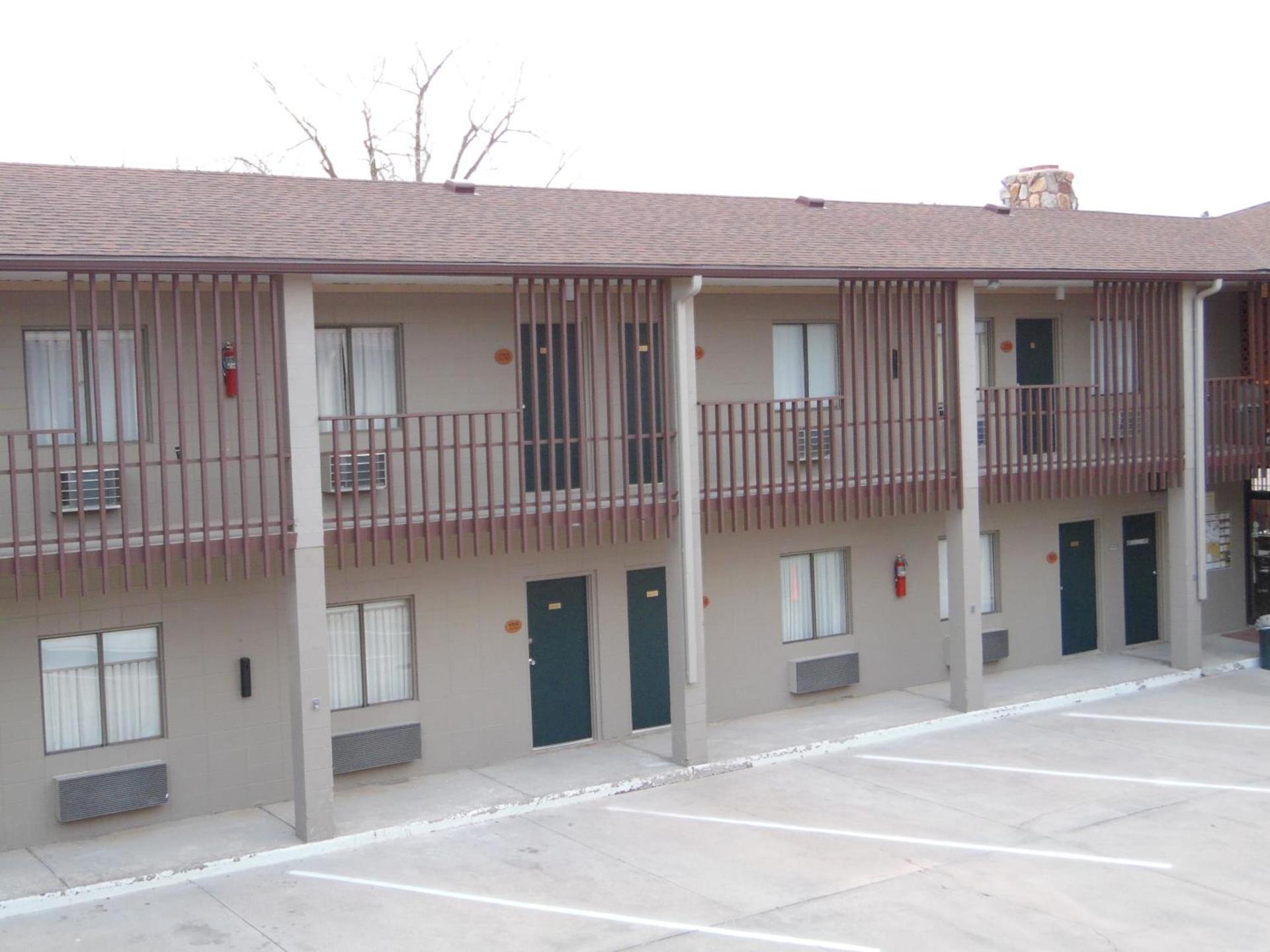 Bear Lodge Motel photo 47