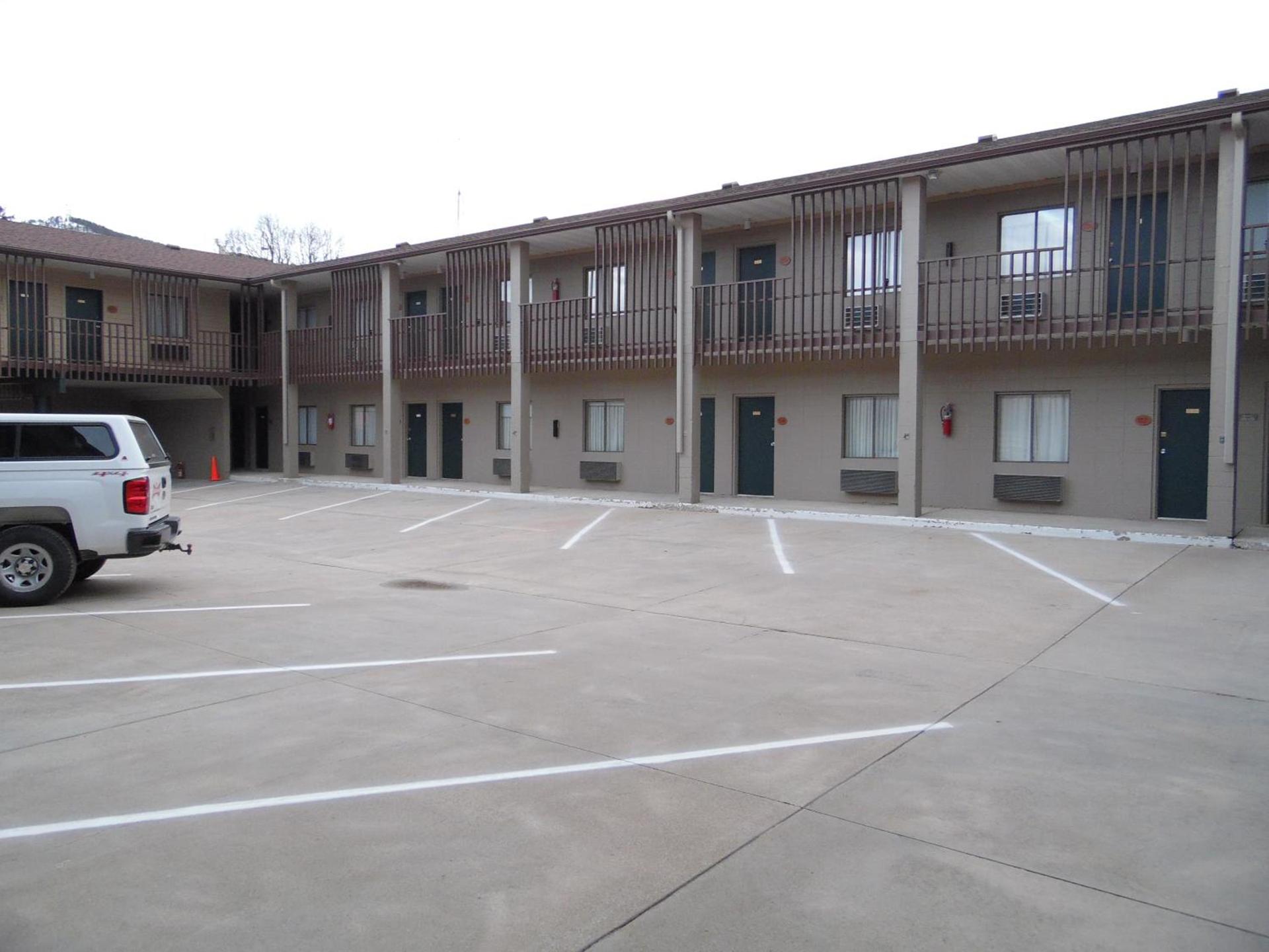 Bear Lodge Motel photo 27