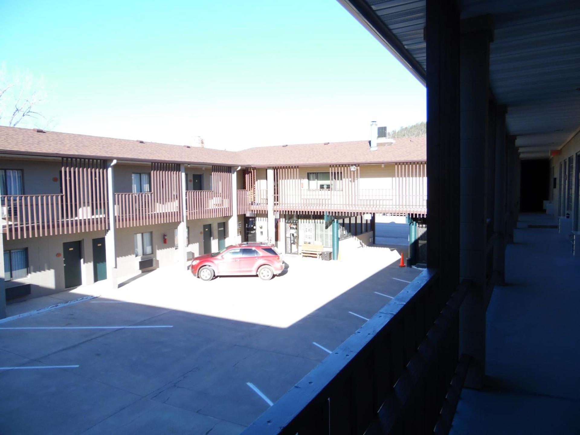 Bear Lodge Motel photo 55