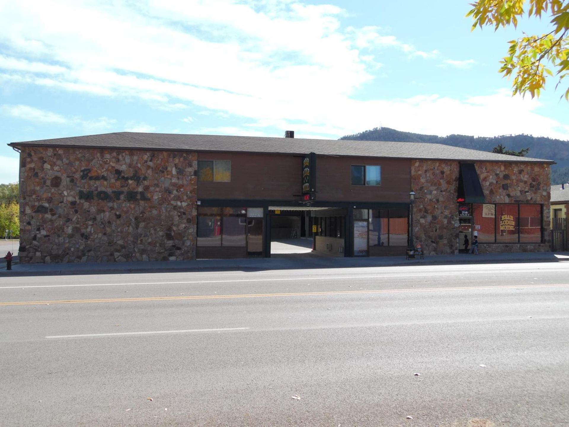 Bear Lodge Motel photo 61