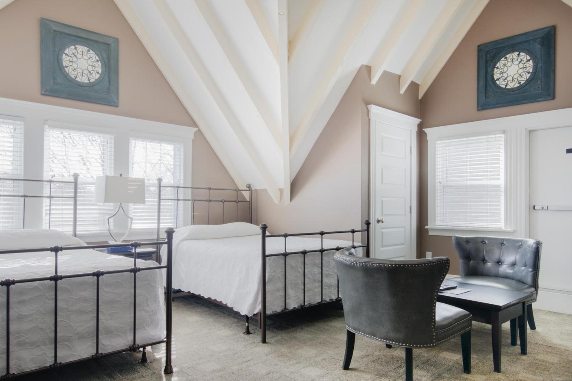 Longwood Inn photo 33