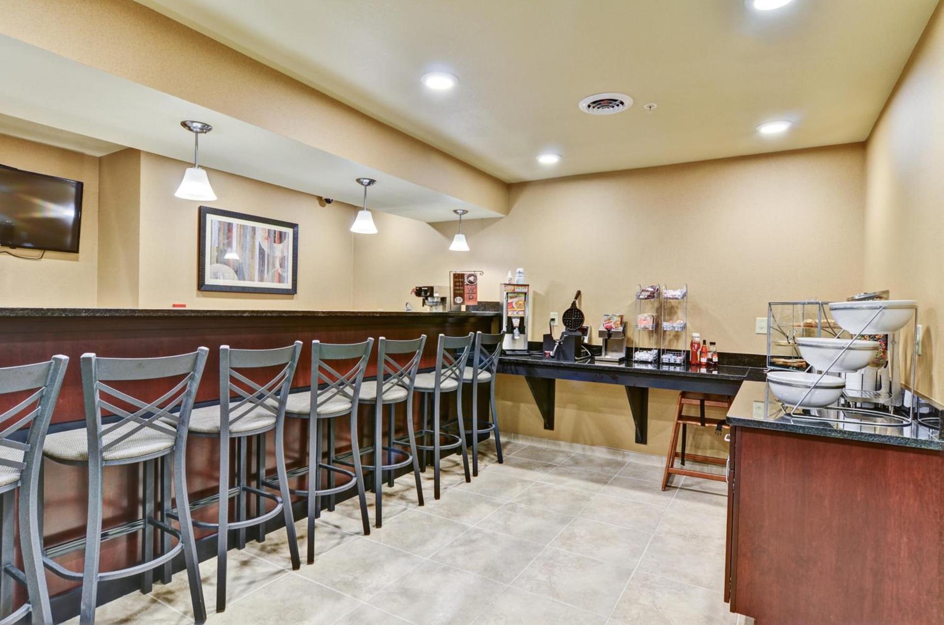 Cobblestone Inn & Suites - Ambridge, PA photo 5