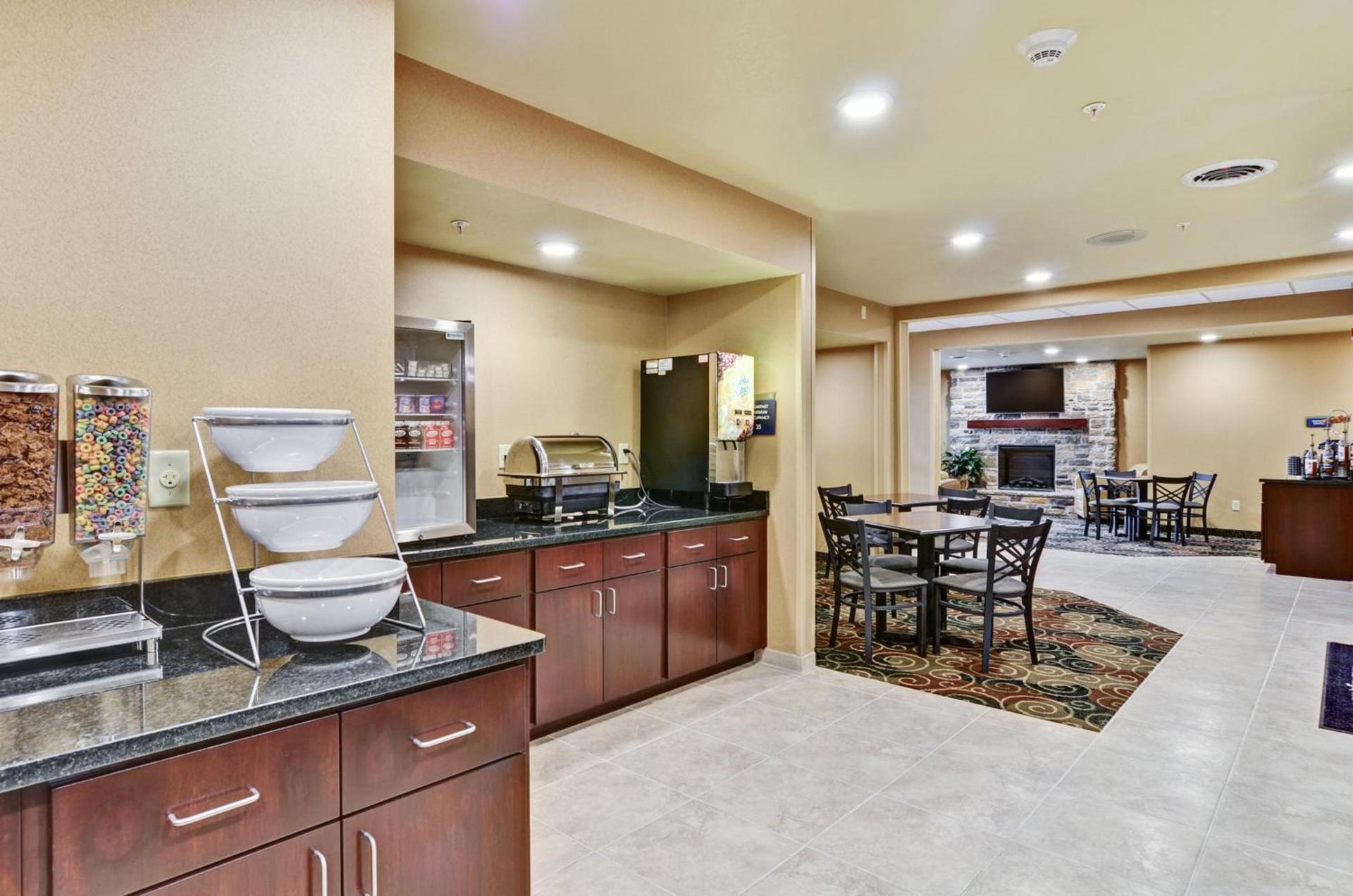 Cobblestone Inn & Suites - Ambridge, PA photo 4