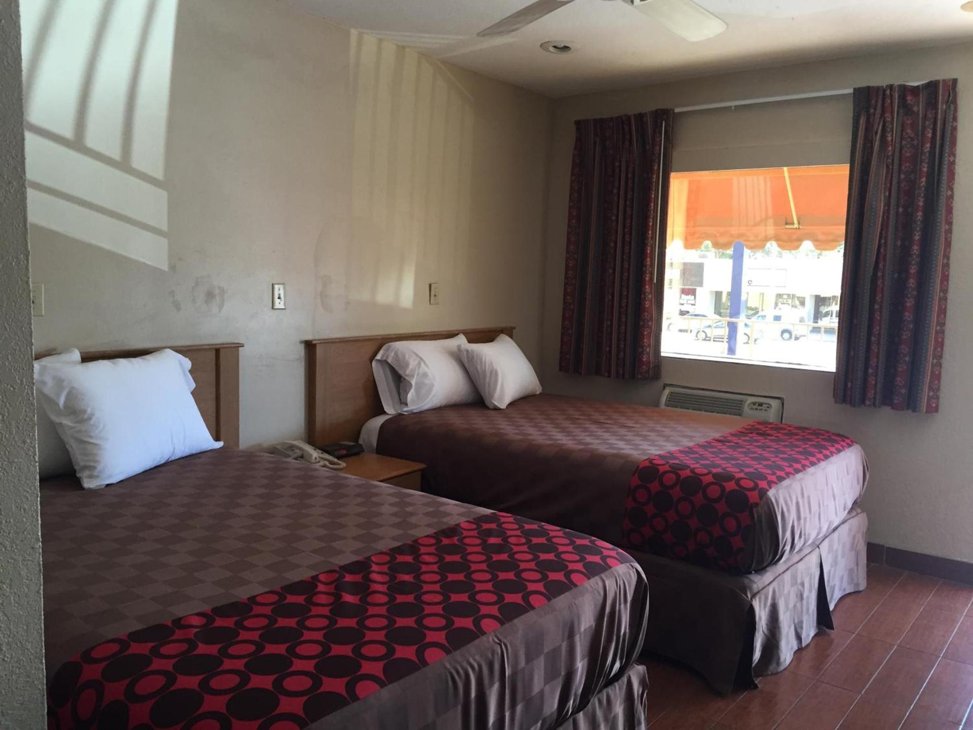 Townhouse Inn and Suites photo 66