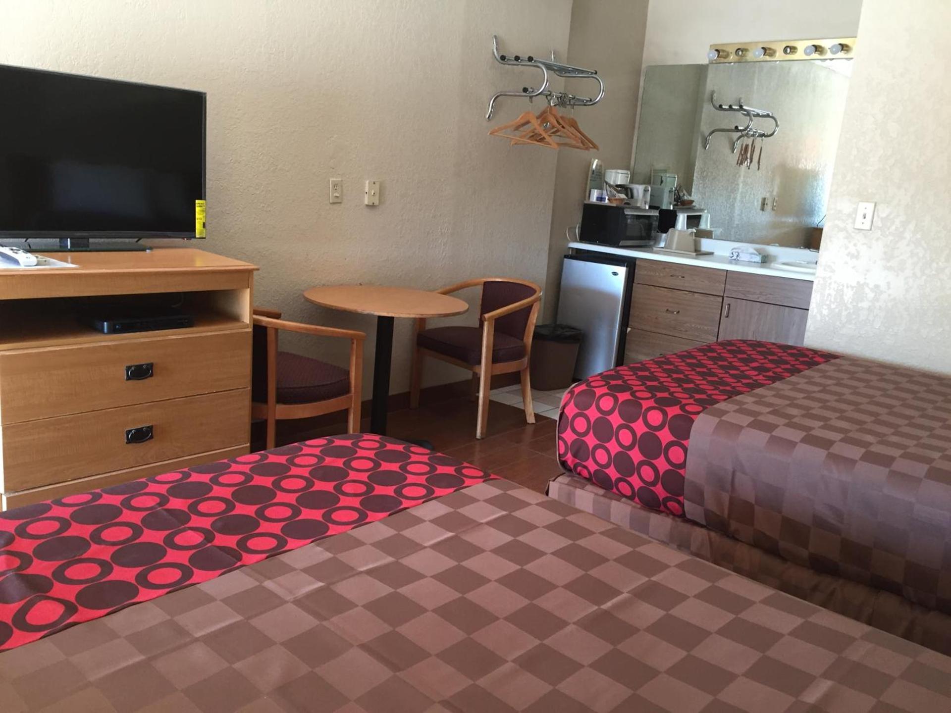 Townhouse Inn and Suites photo 67
