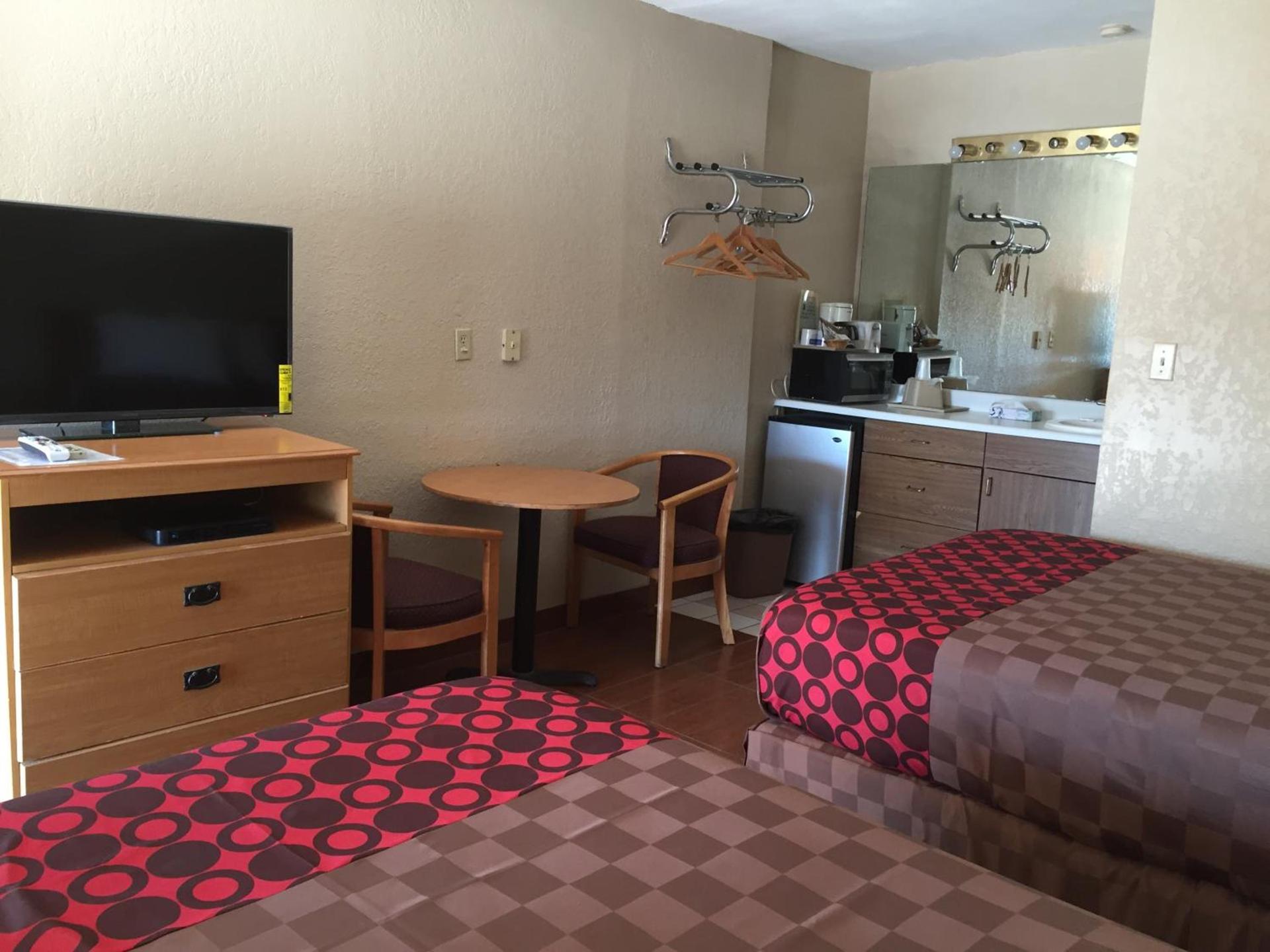 Townhouse Inn and Suites photo 70