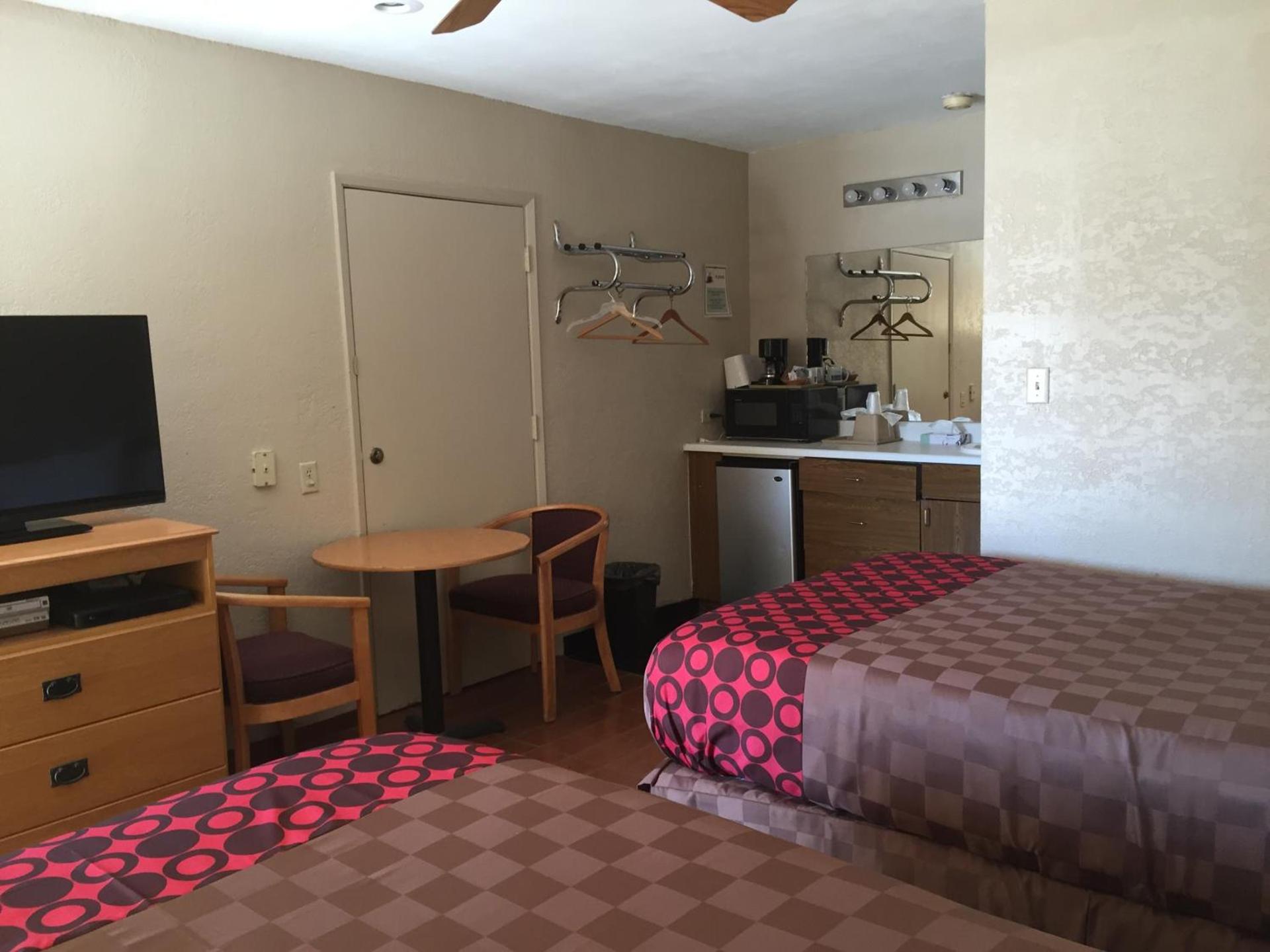 Townhouse Inn and Suites photo 73