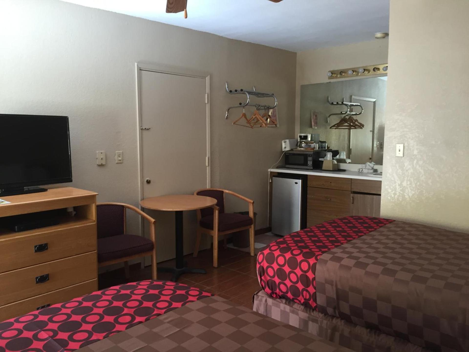 Townhouse Inn and Suites photo 82