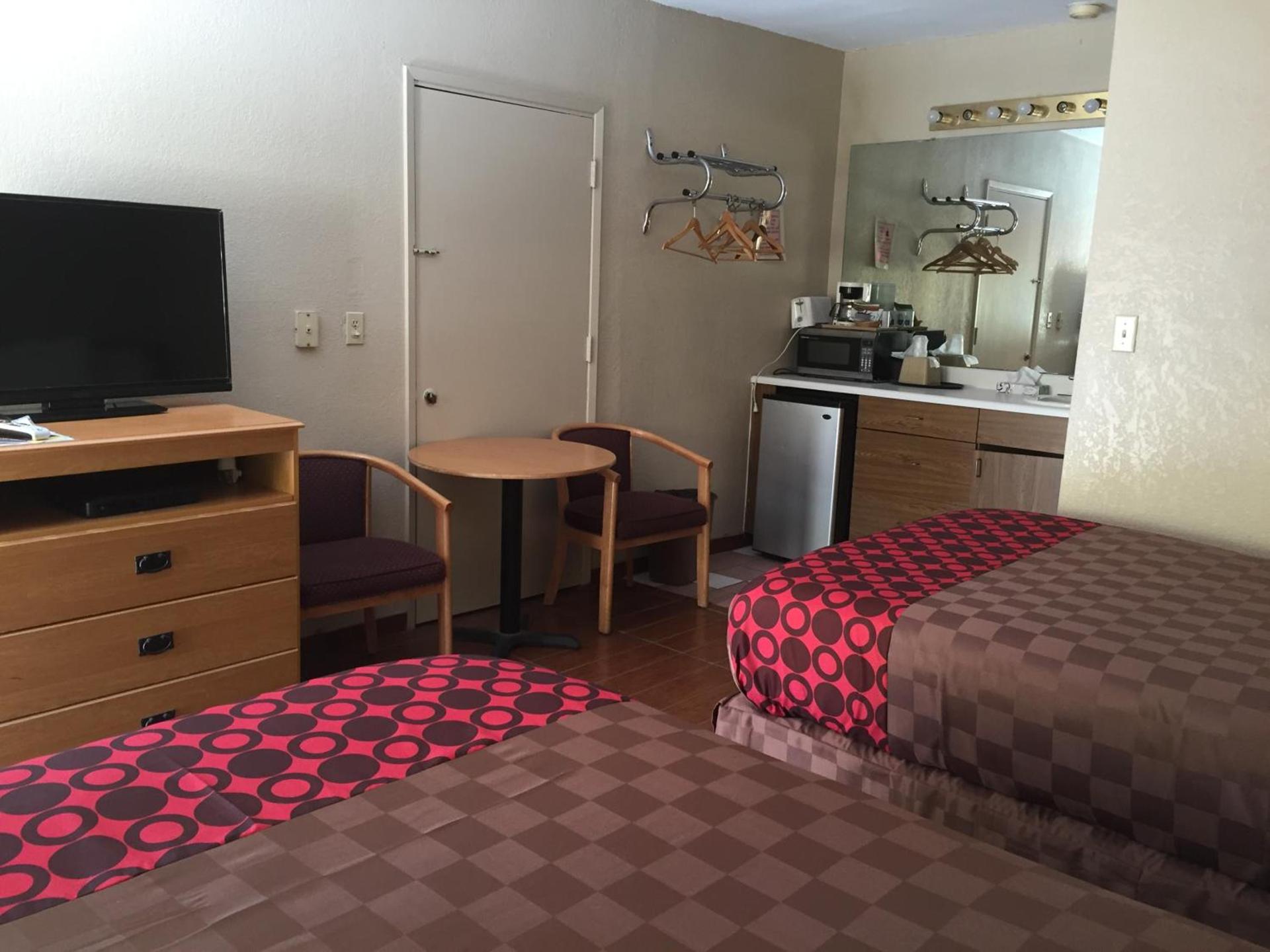 Townhouse Inn and Suites photo 83