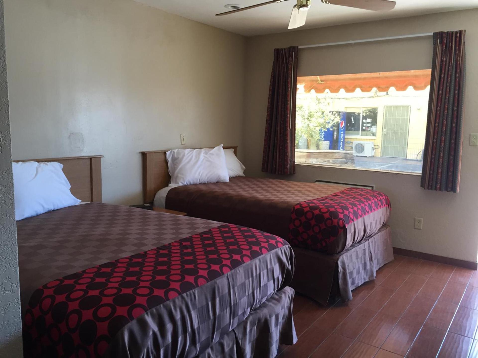 Townhouse Inn and Suites photo 84