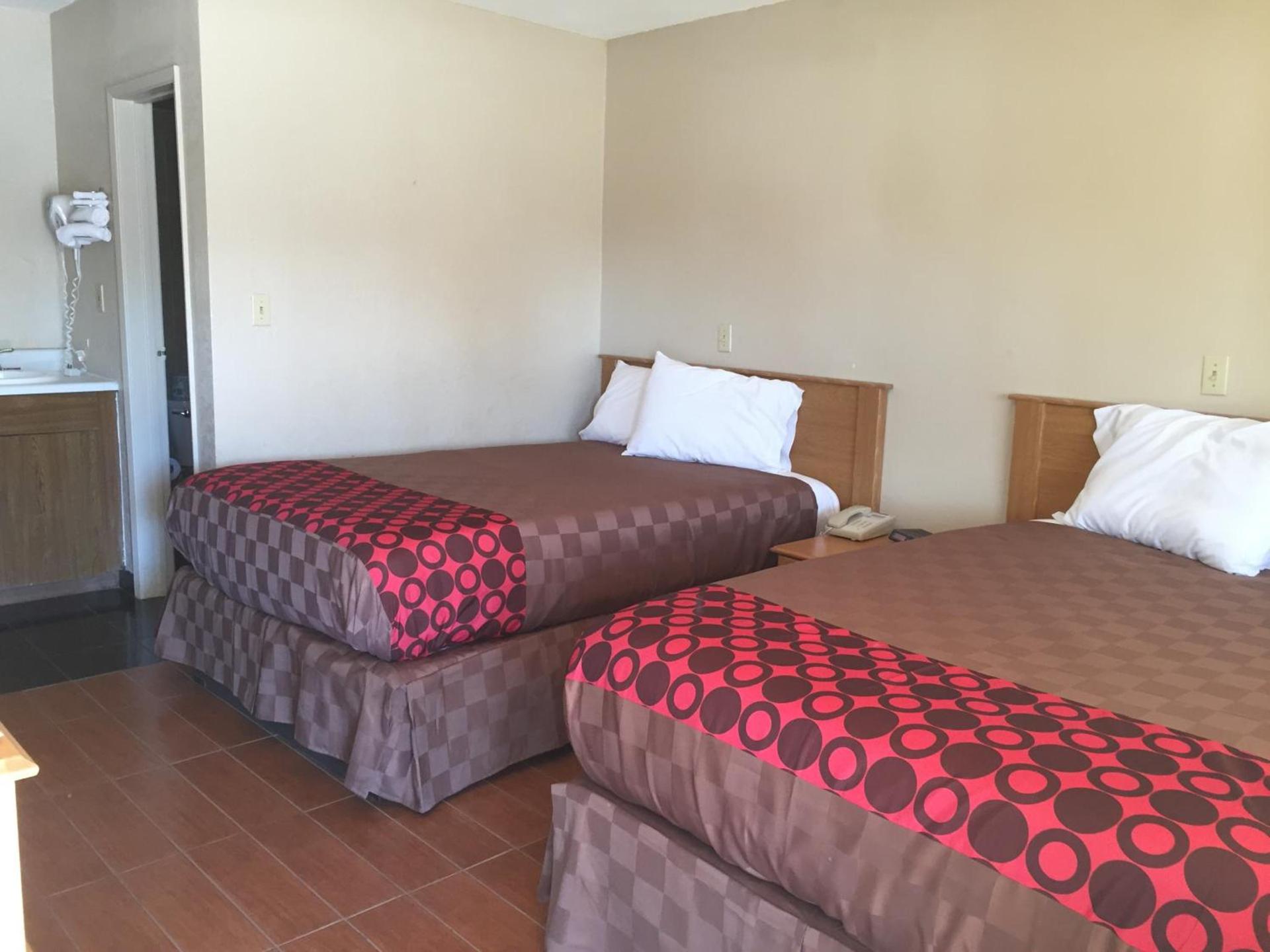Townhouse Inn and Suites photo 86