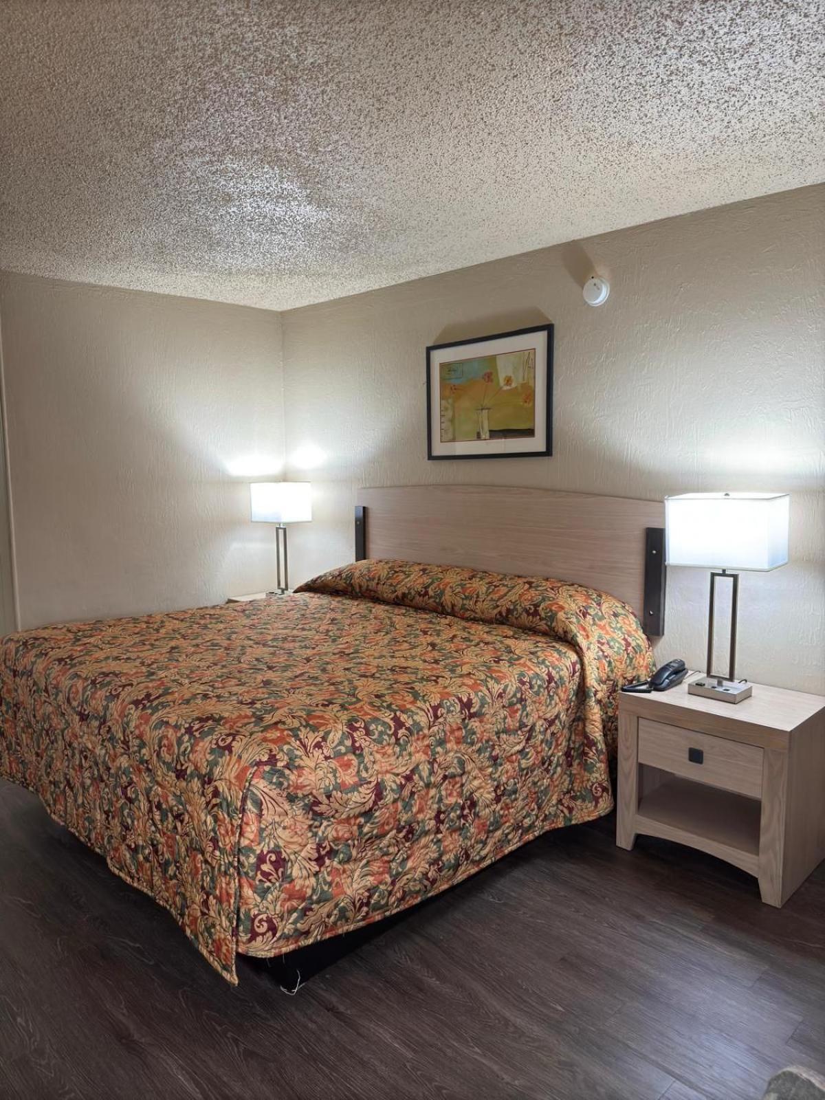 American Inn & RV Park photo 11
