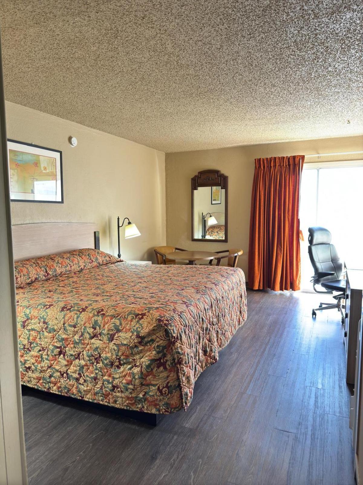 American Inn & RV Park photo 16