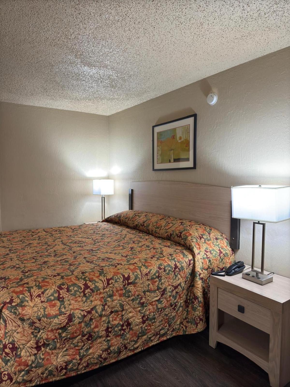 American Inn & RV Park photo 17