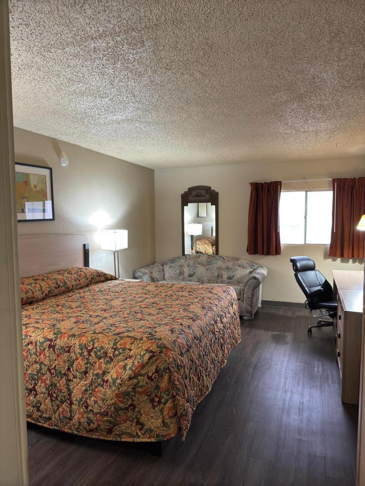 American Inn & RV Park photo 23