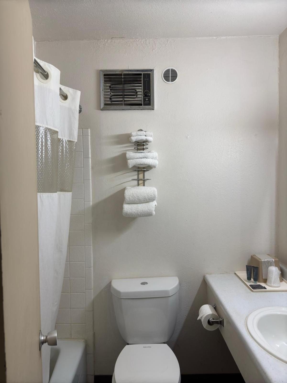 American Inn & RV Park photo 6