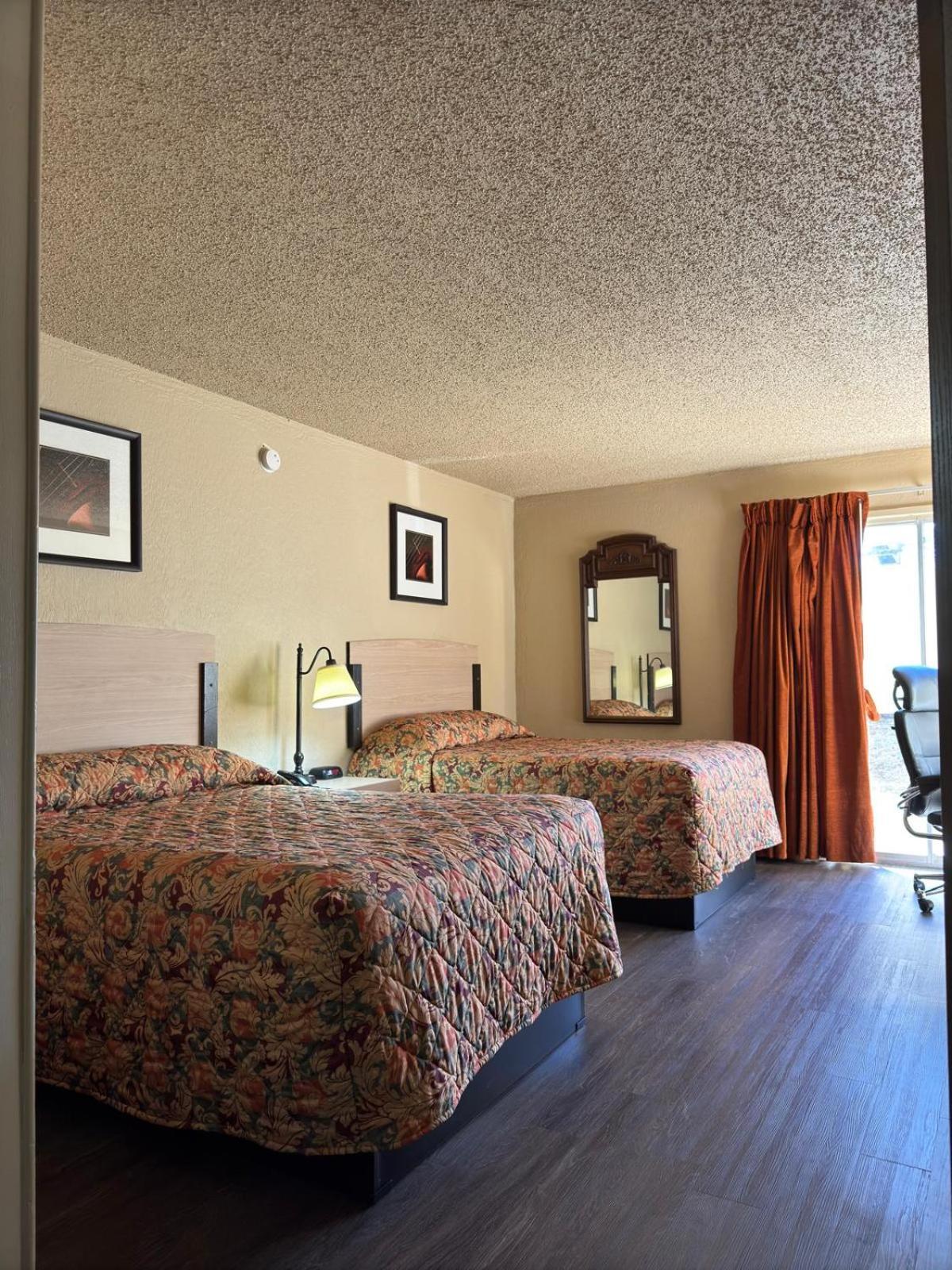 American Inn & RV Park photo 10