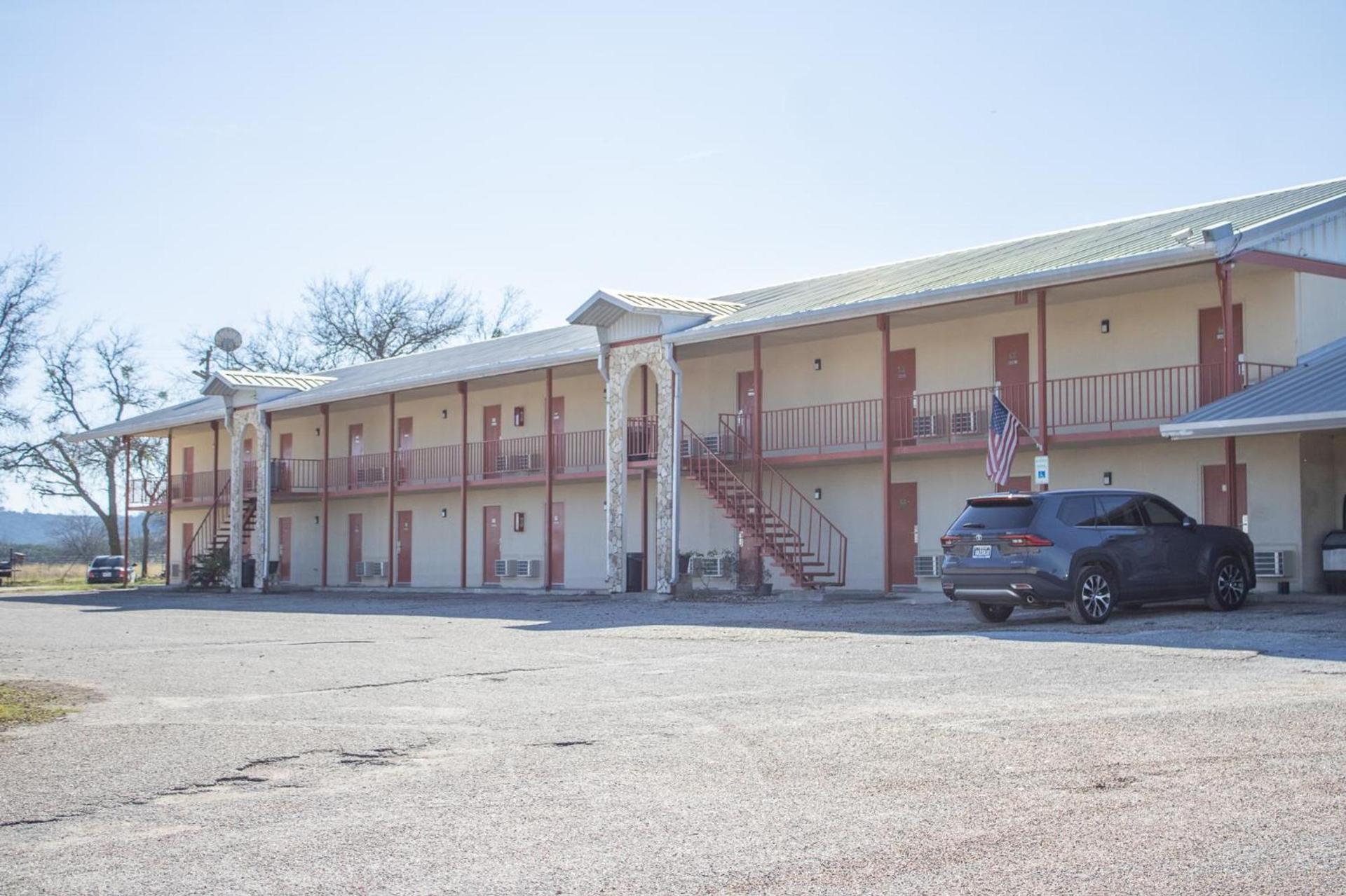 American Inn & RV Park photo 12