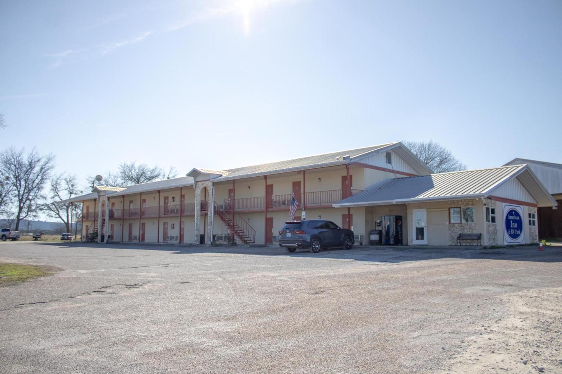American Inn & RV Park photo 1