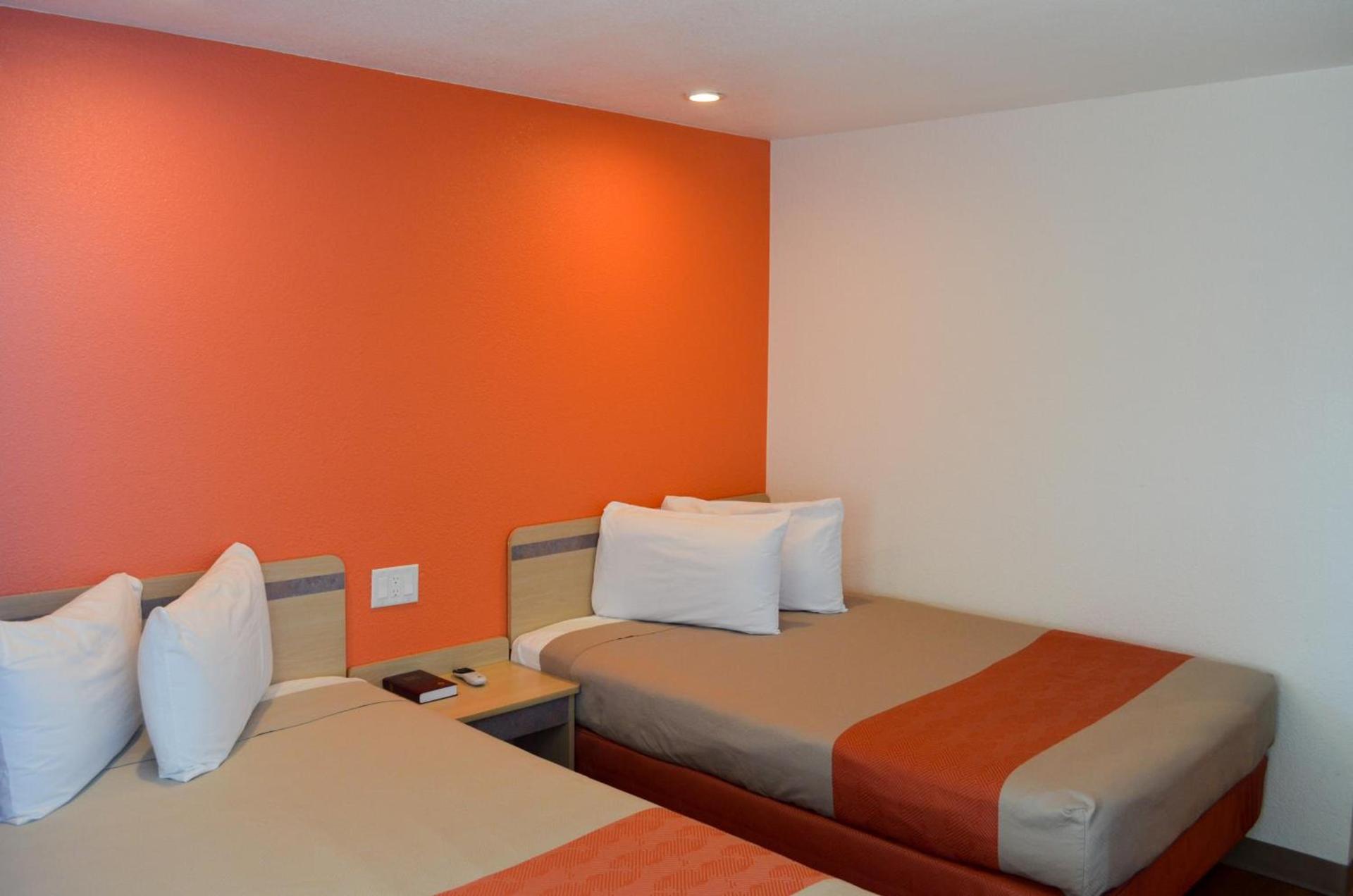 Motel 6 Lost Hills CA photo 47