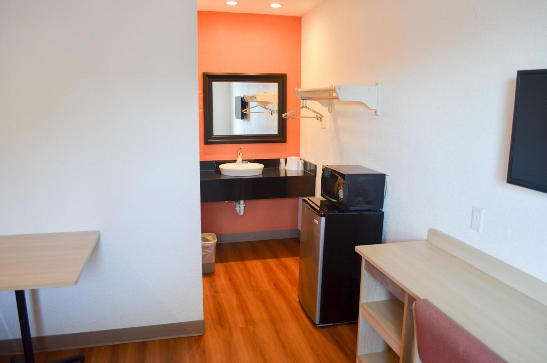 Motel 6 Lost Hills CA photo 41