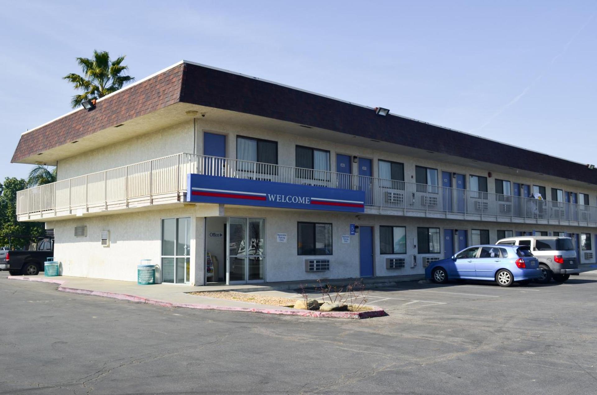 Motel 6 Lost Hills CA photo 31