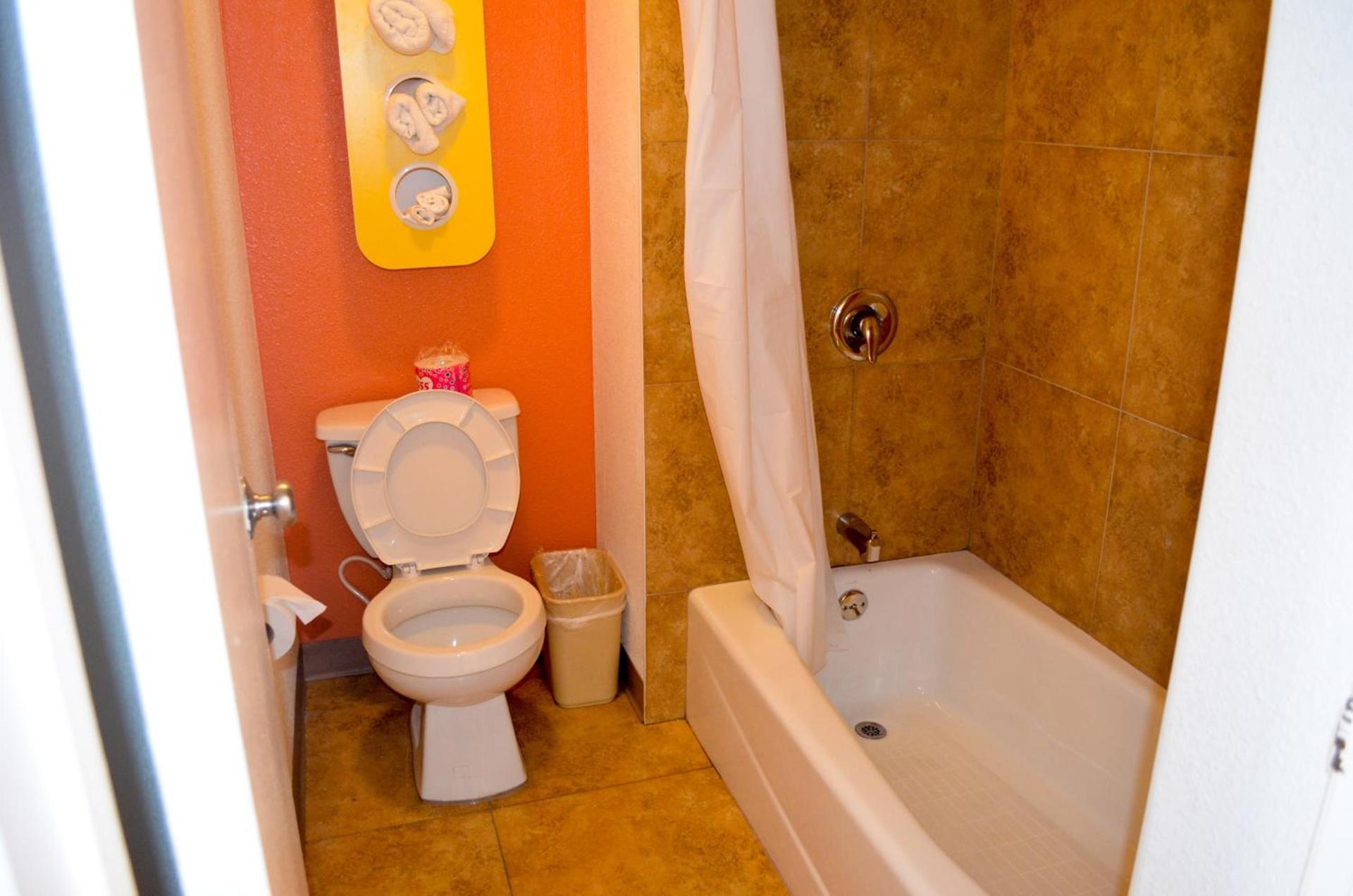 Motel 6 Lost Hills CA photo 38