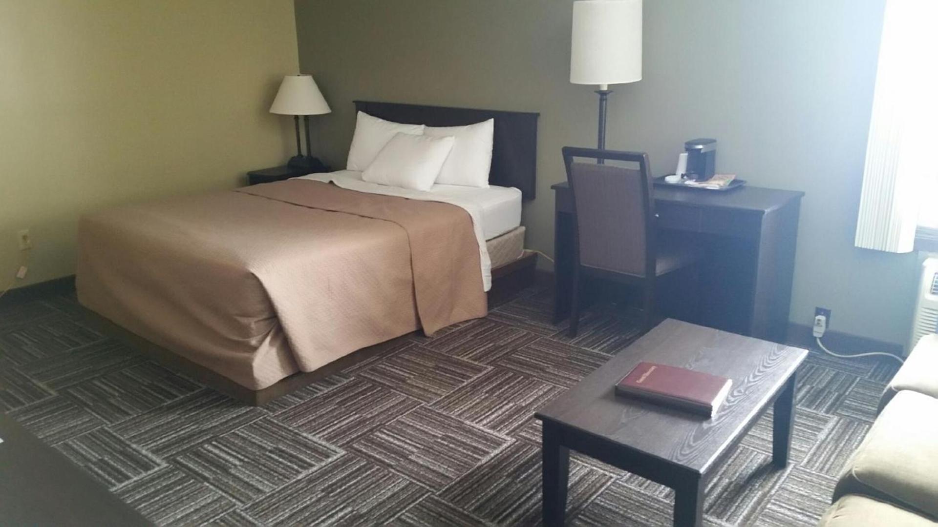 Sunlac Inn Devils Lake photo 12